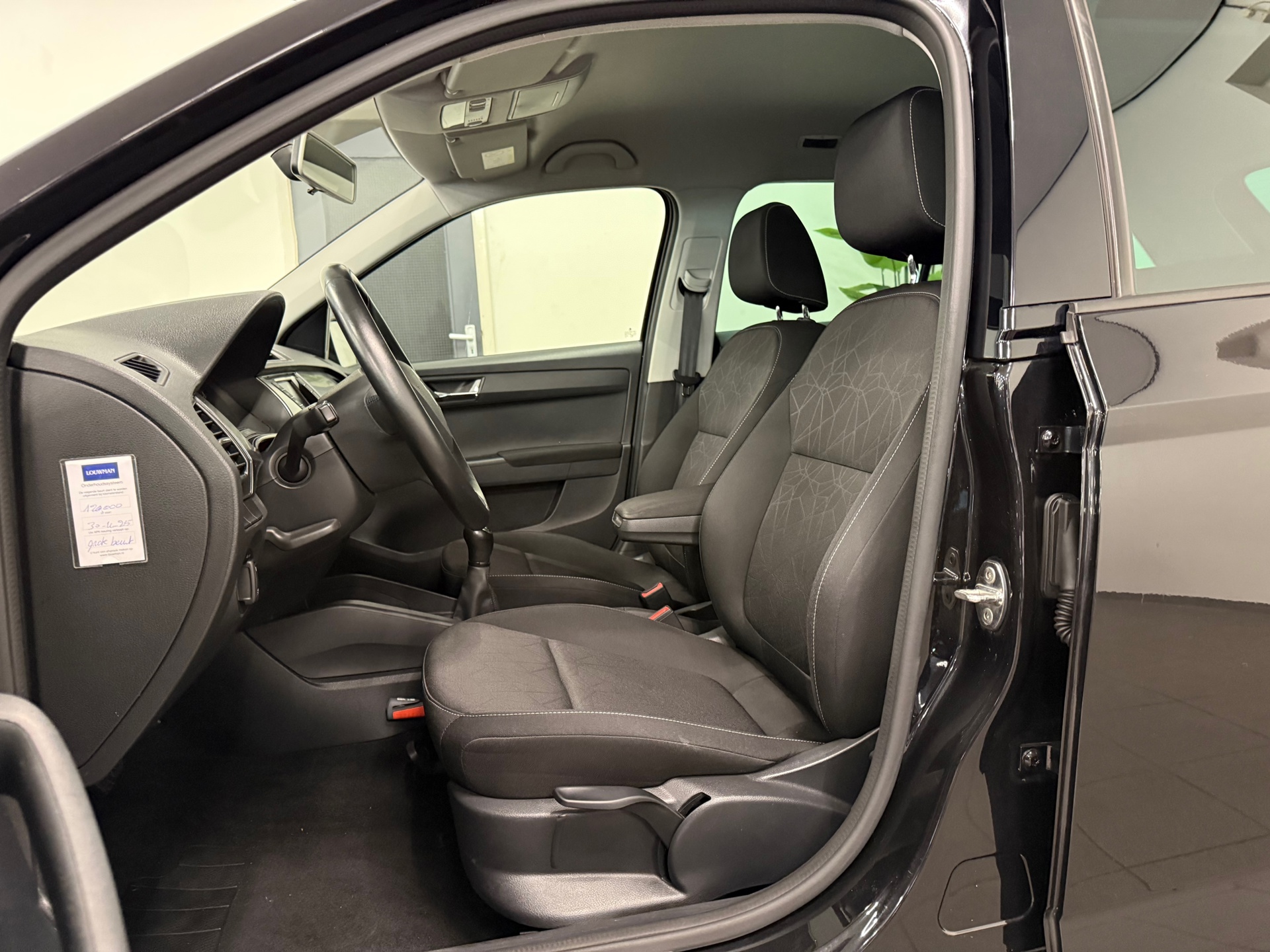 https://www.autokooy.nl//xml/images/45470425-12.JPG