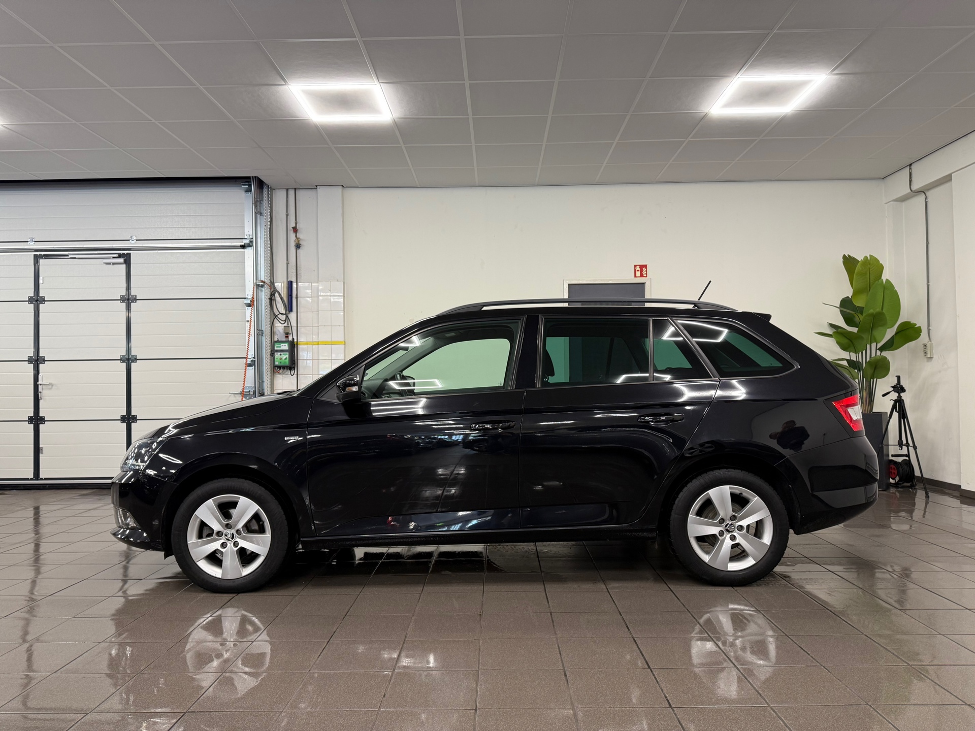 https://www.autokooy.nl//xml/images/45470425-2.JPG