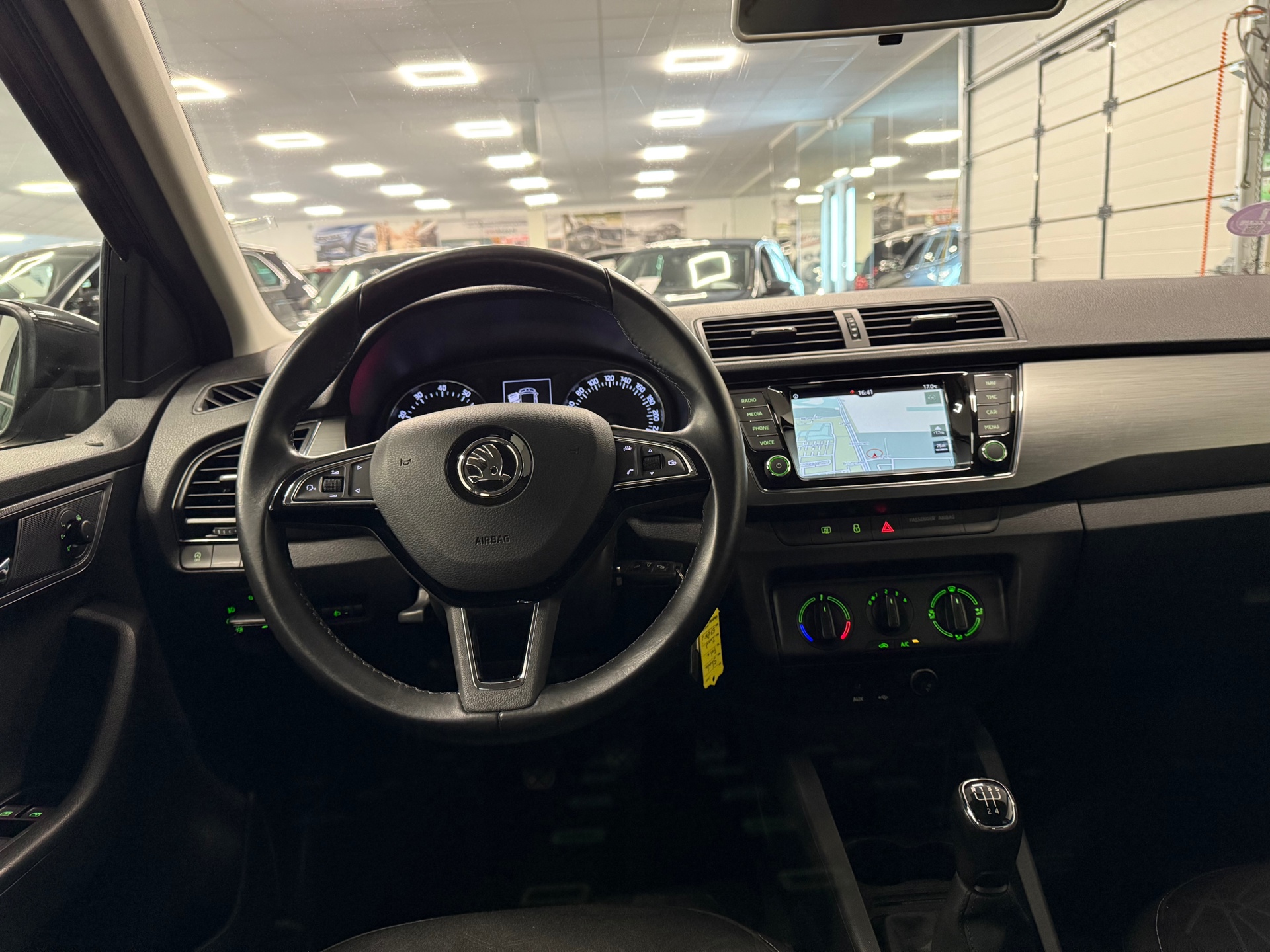 https://www.autokooy.nl//xml/images/45470425-22.JPG