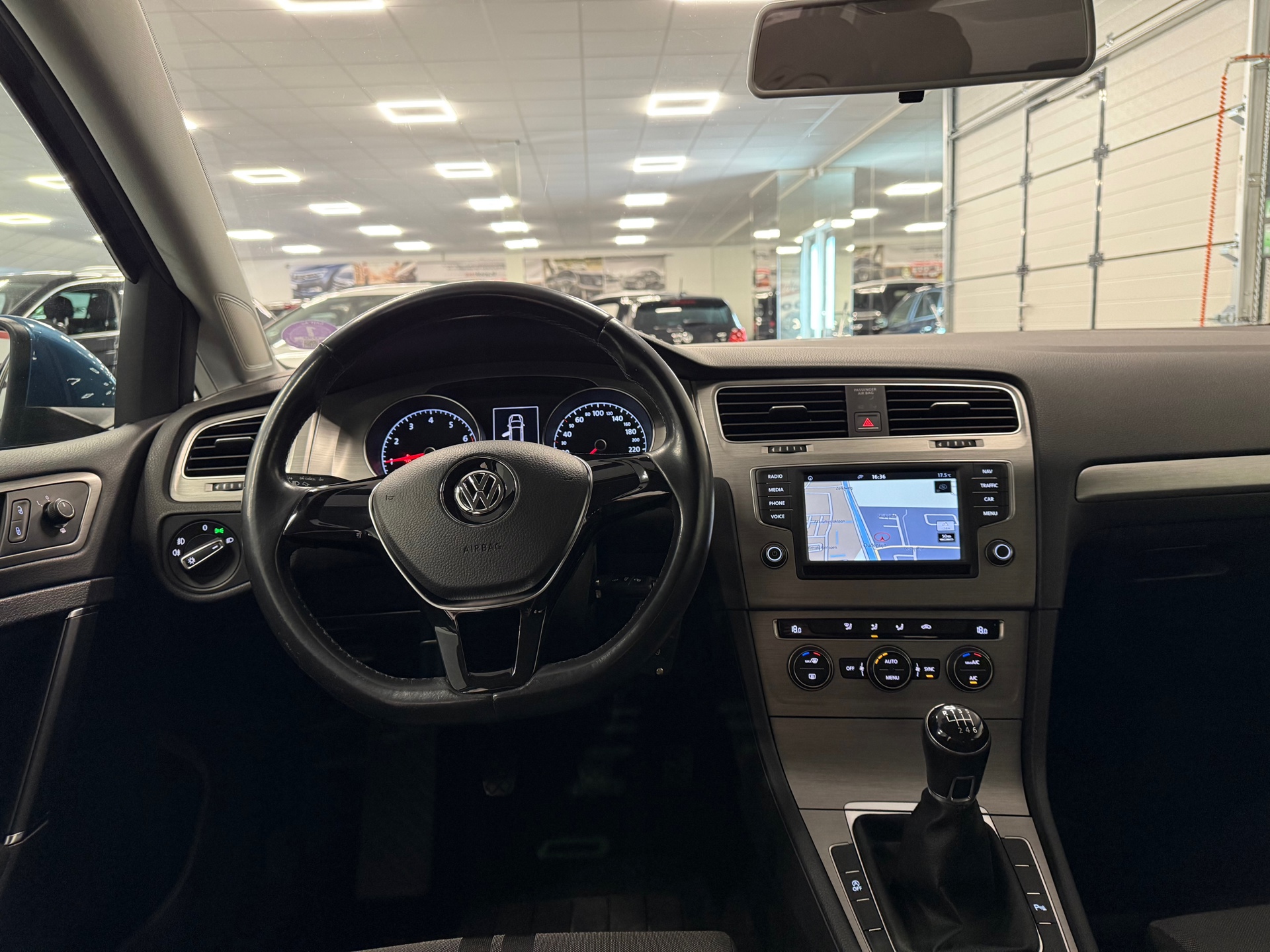 https://www.autokooy.nl//xml/images/45638011-22.JPG