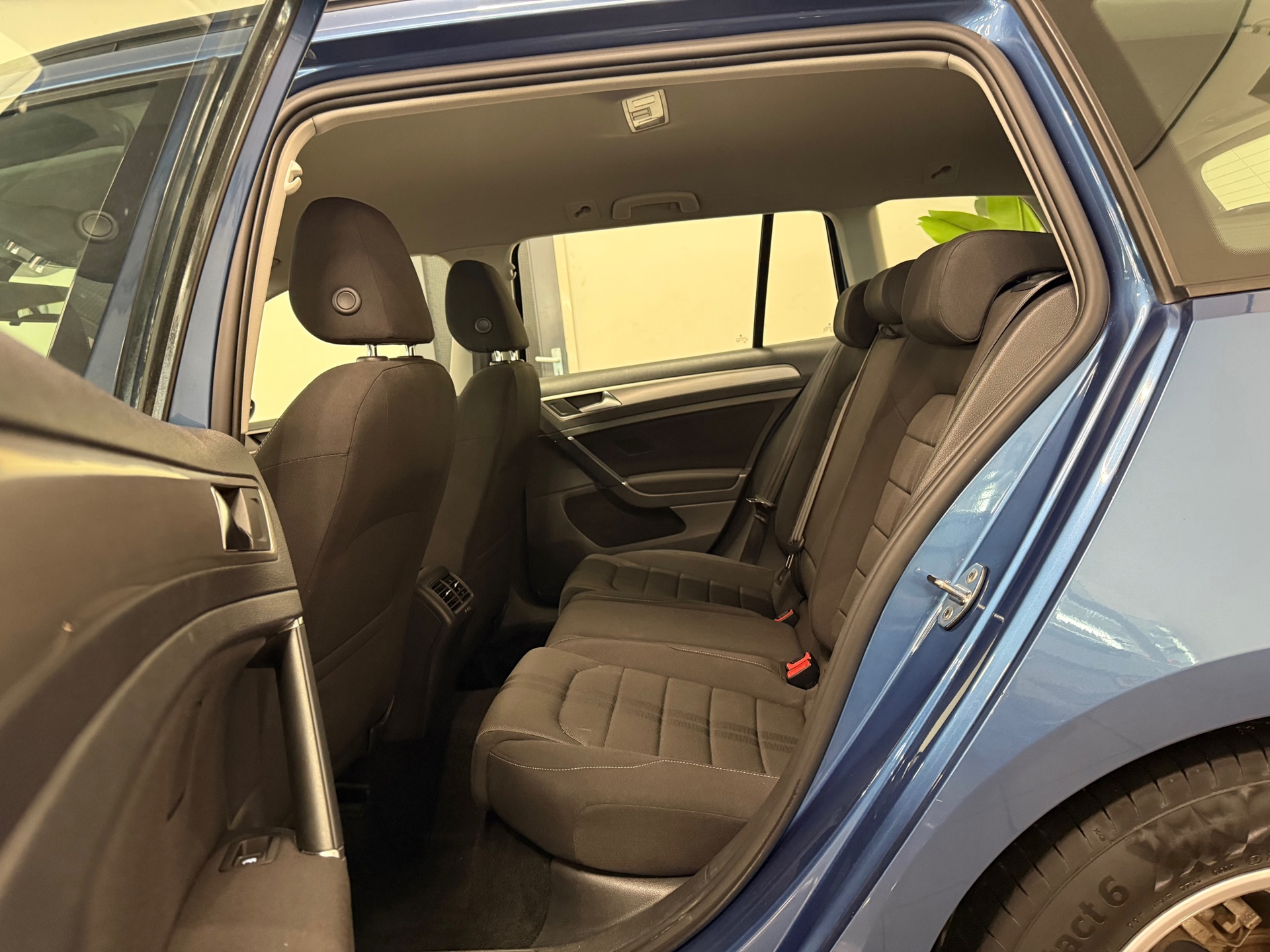 https://www.autokooy.nl//xml/images/45638011-23.JPG