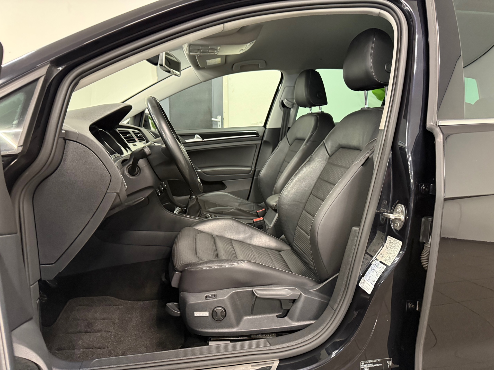 https://www.autokooy.nl//xml/images/45638096-11.JPG