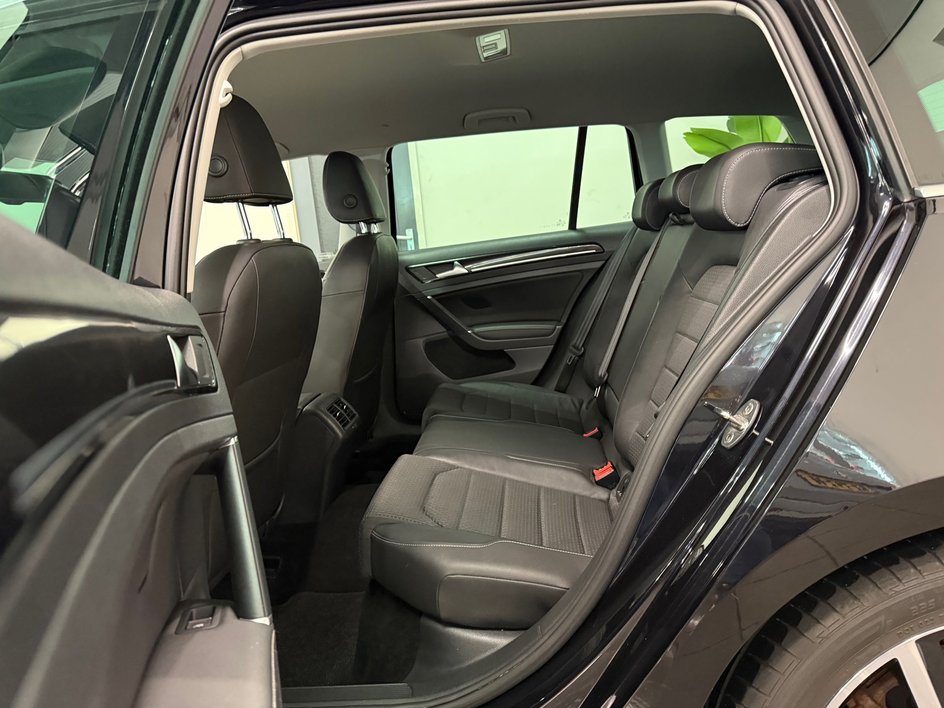 https://www.autokooy.nl//xml/images/45638096-22.JPG