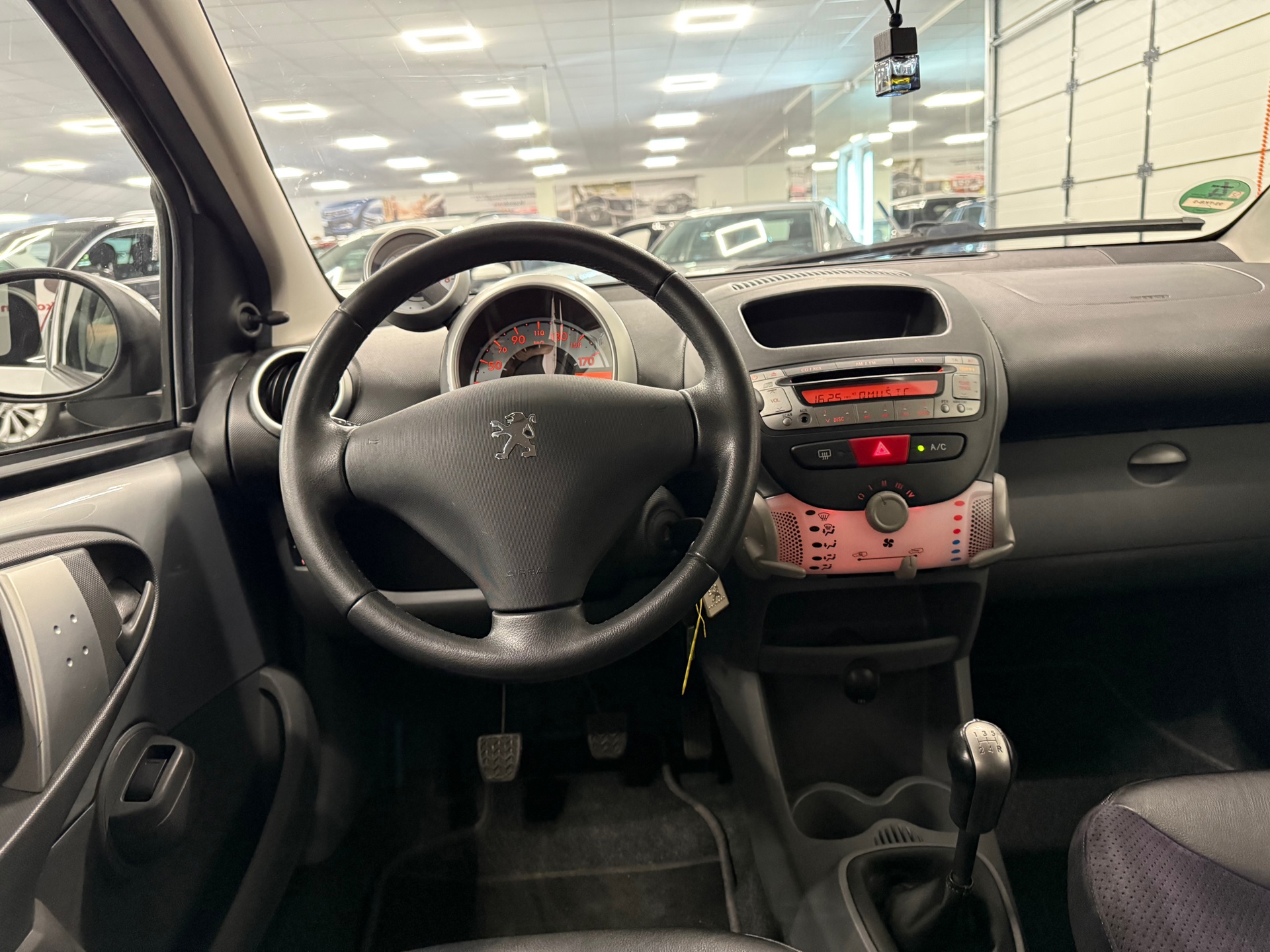 https://www.autokooy.nl//xml/images/45665544-21.JPG
