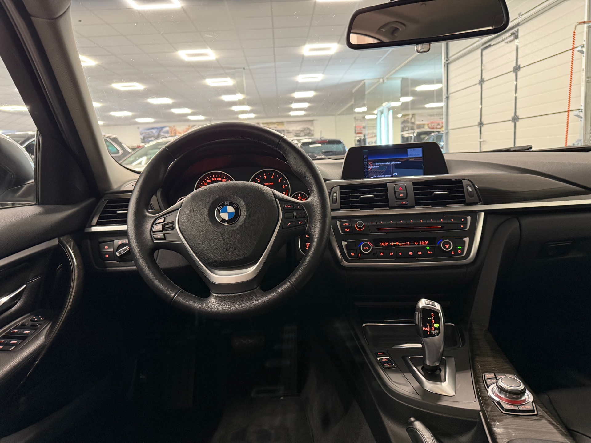 https://www.autokooy.nl//xml/images/45665679-22.JPG