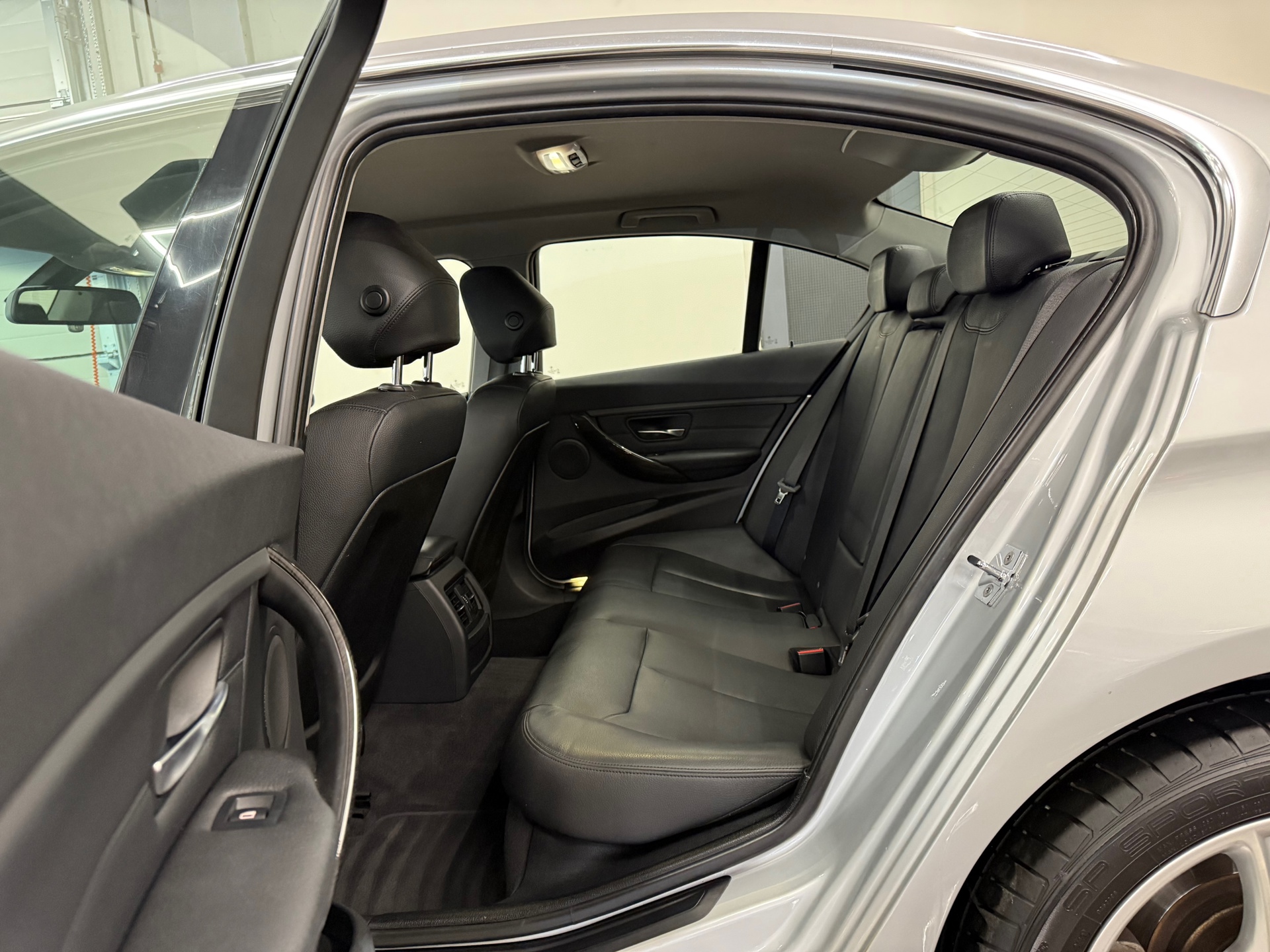 https://www.autokooy.nl//xml/images/45665679-23.JPG