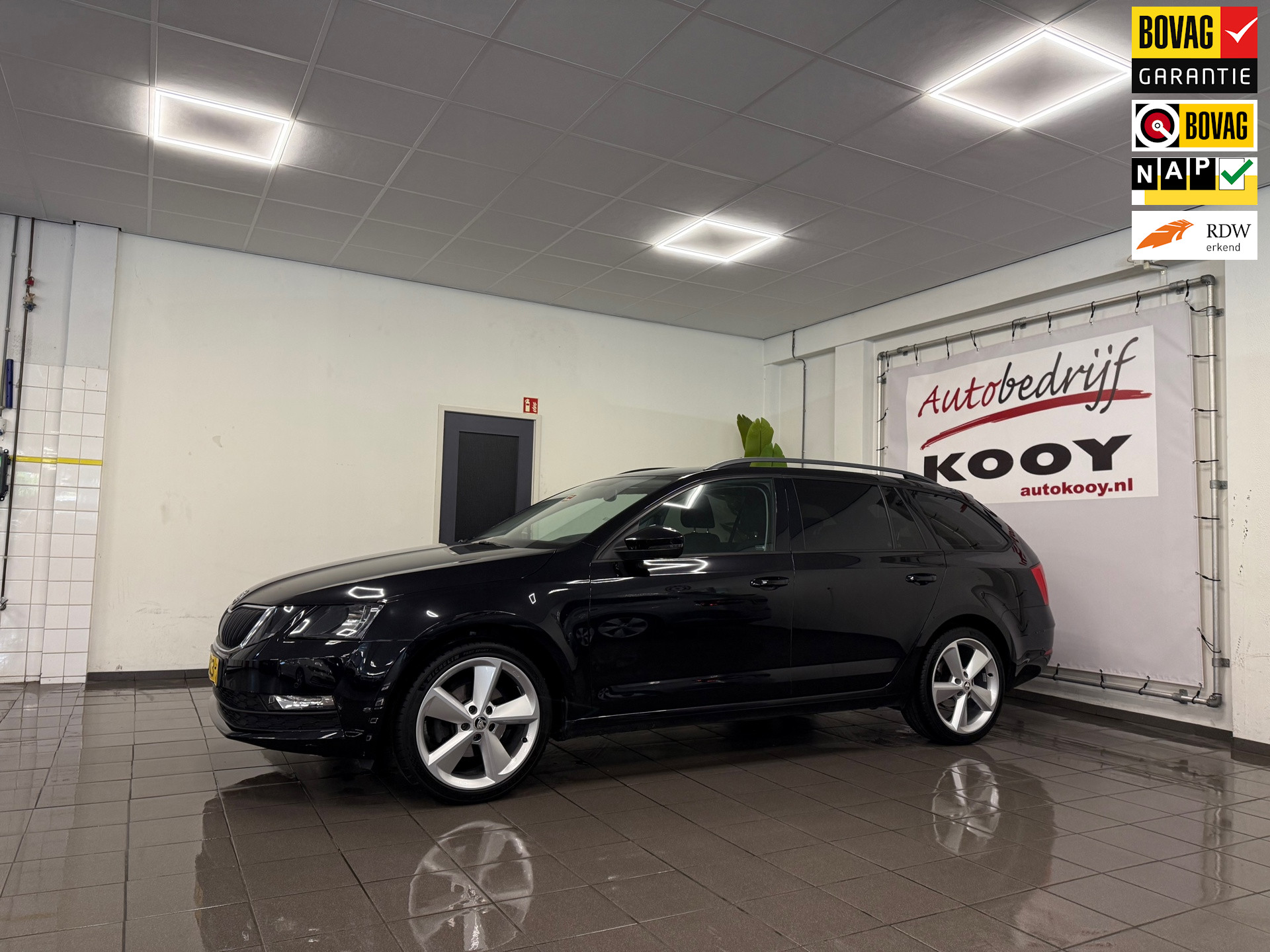 Skoda Octavia Combi 1.5 TSI Greentech Ambition Business * Automaat / Carplay / Trekhaak / NL Auto *