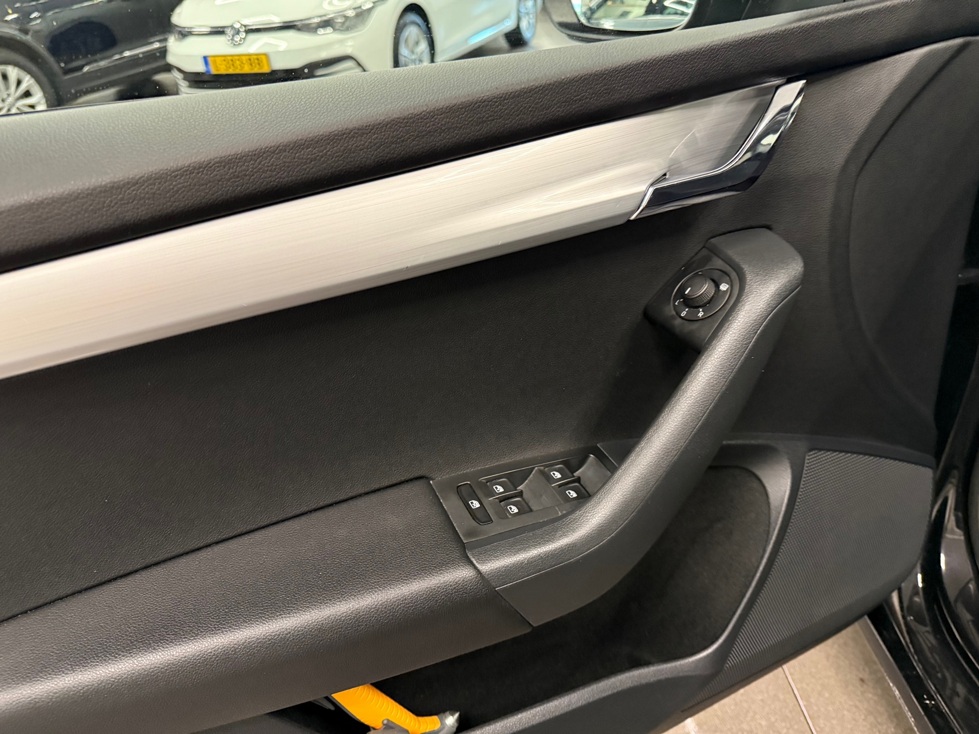 https://www.autokooy.nl//xml/images/45665763-10.JPG