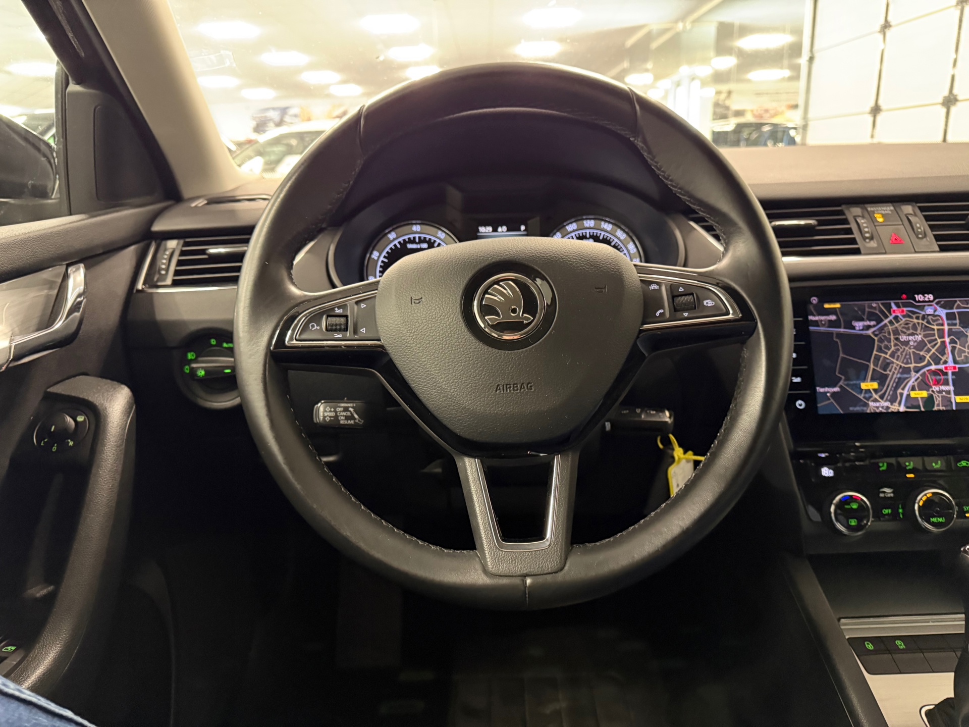 https://www.autokooy.nl//xml/images/45665763-12.JPG
