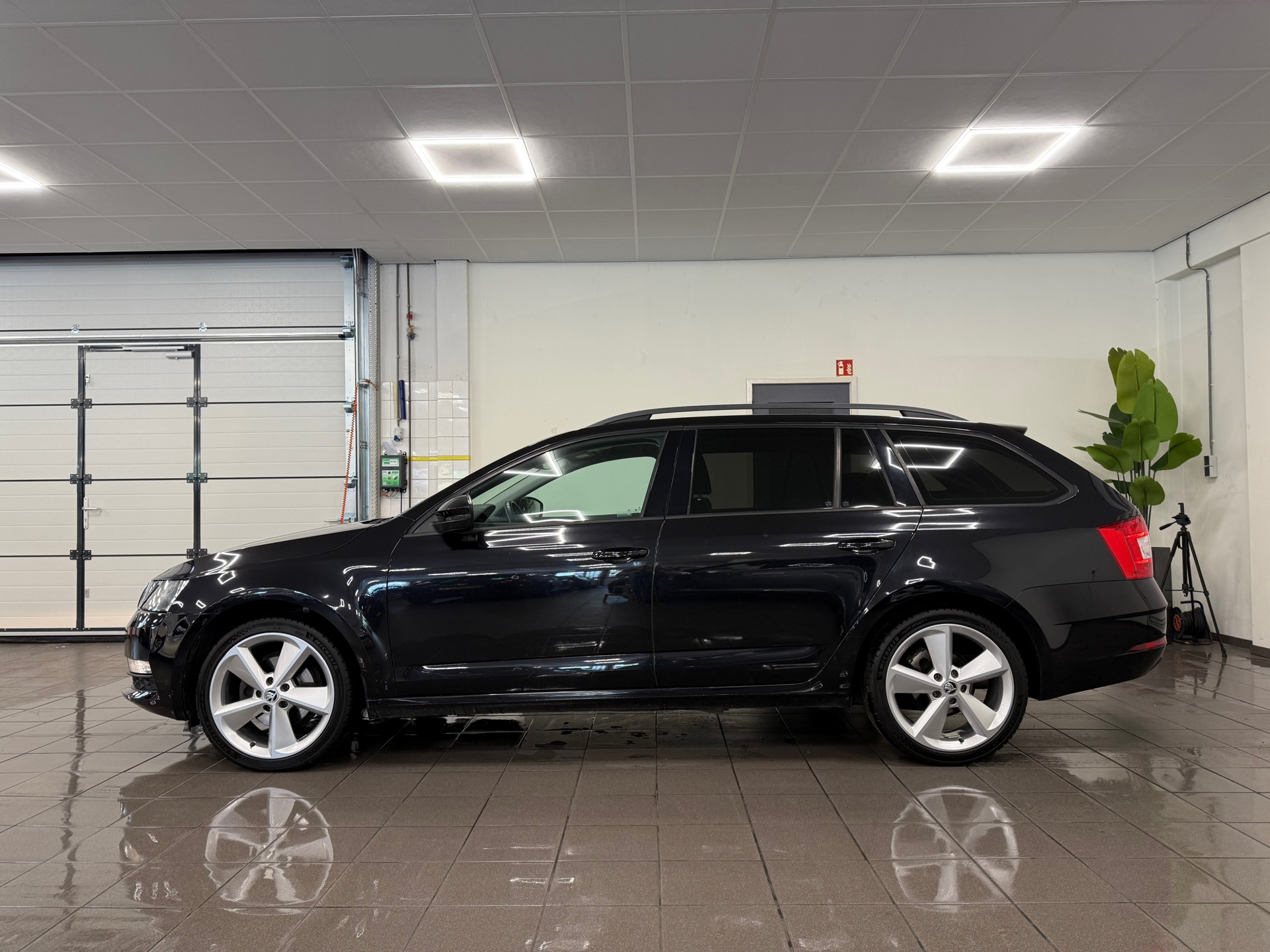 https://www.autokooy.nl//xml/images/45665763-2.JPG
