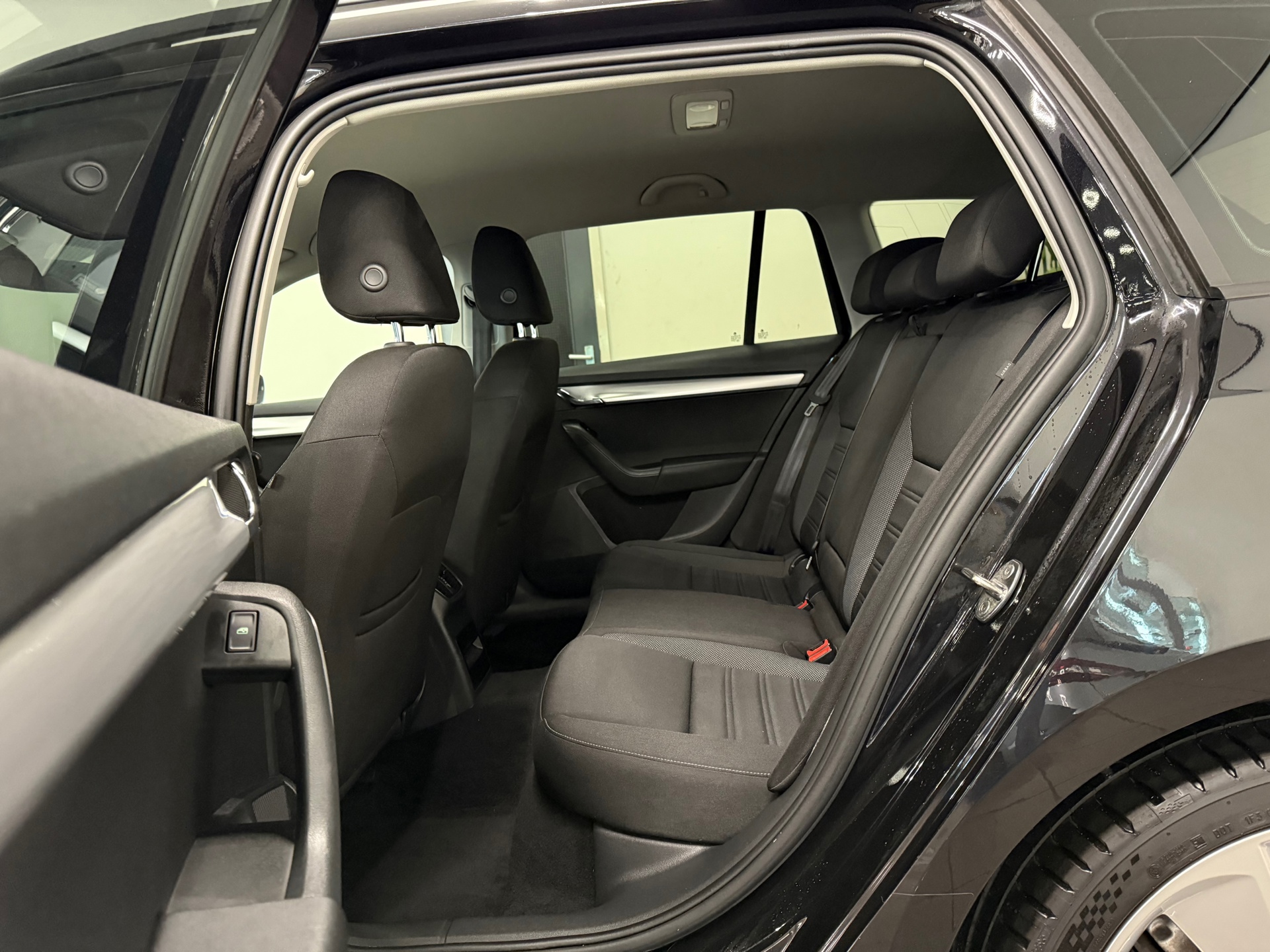 https://www.autokooy.nl//xml/images/45665763-23.JPG