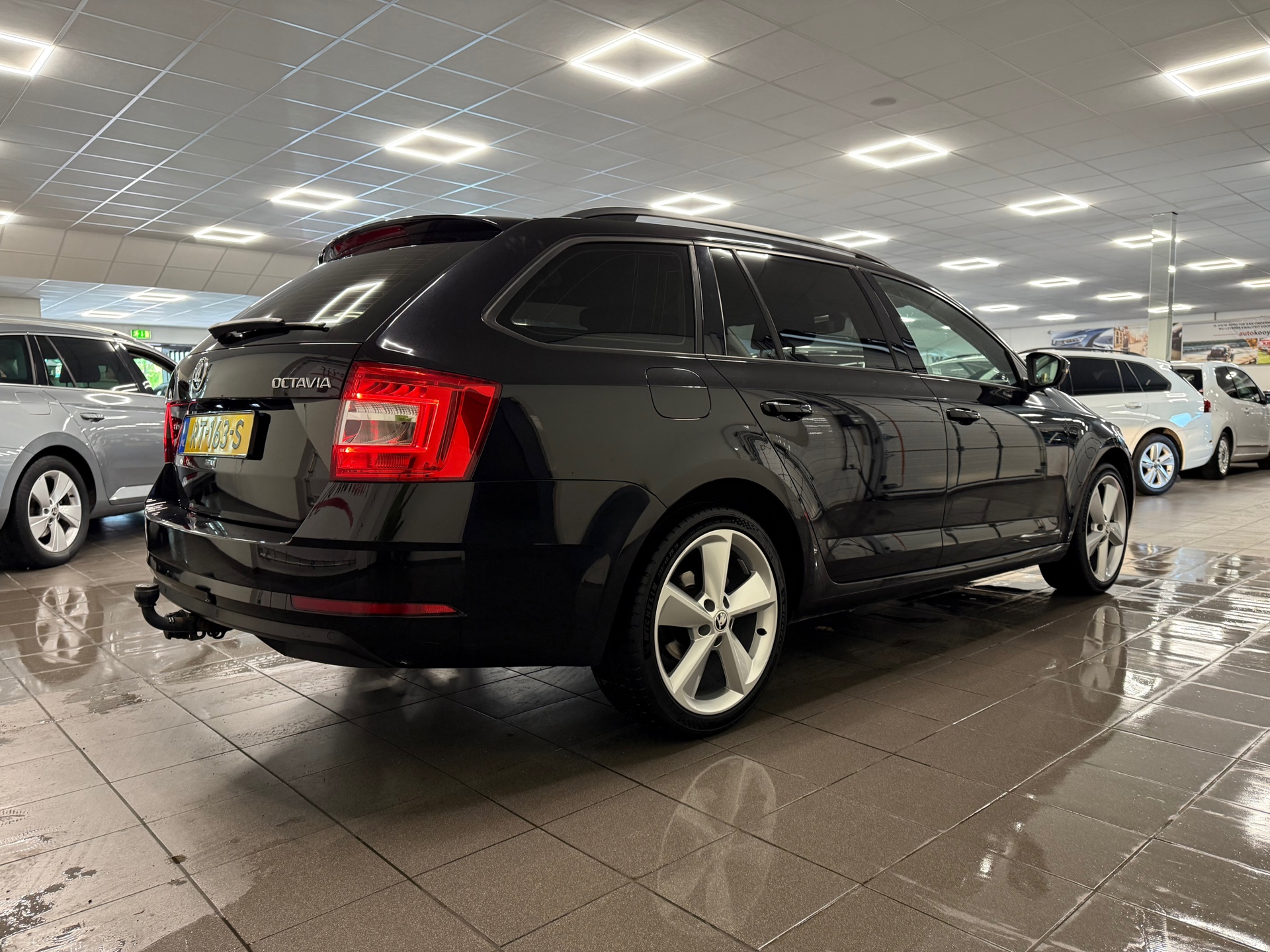 https://www.autokooy.nl//xml/images/45665763-6.JPG
