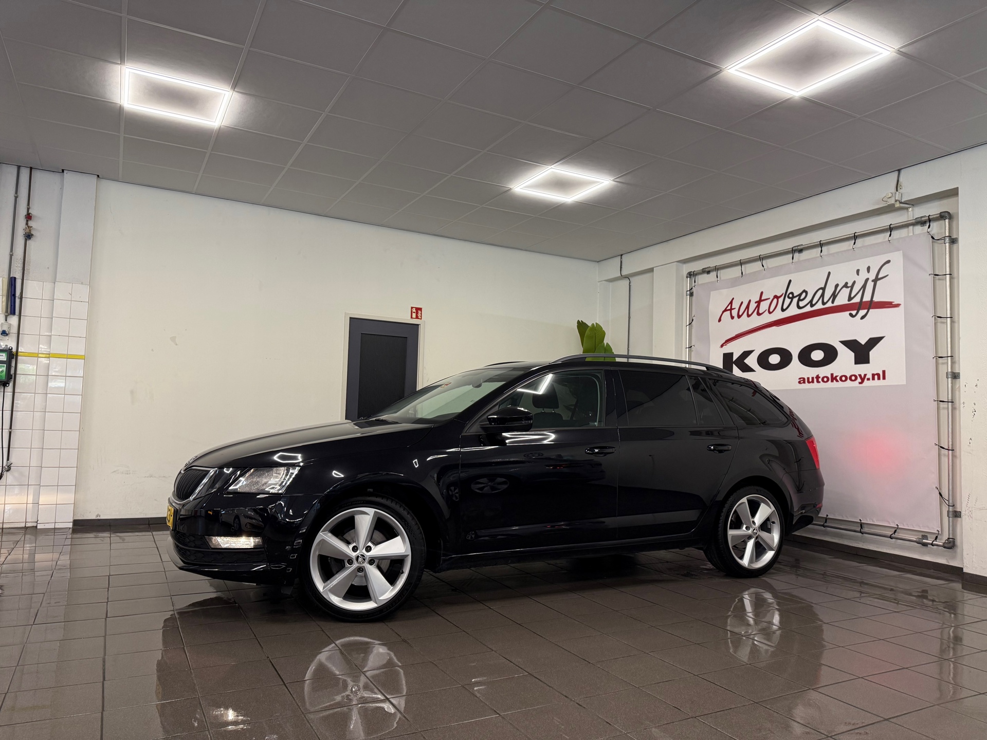 https://www.autokooy.nl//xml/images/45665763-9.JPG