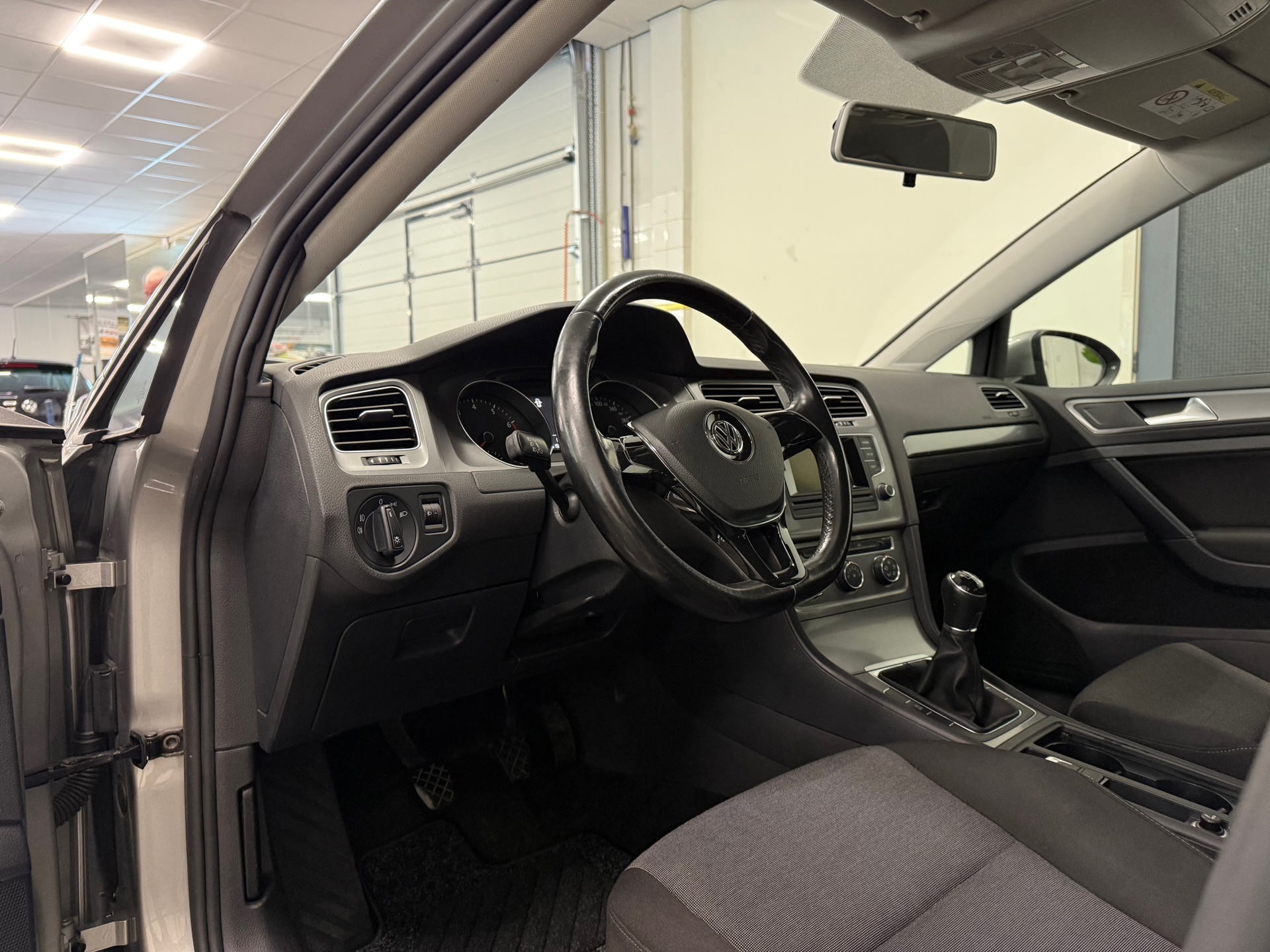 https://www.autokooy.nl//xml/images/45789702-12.JPG