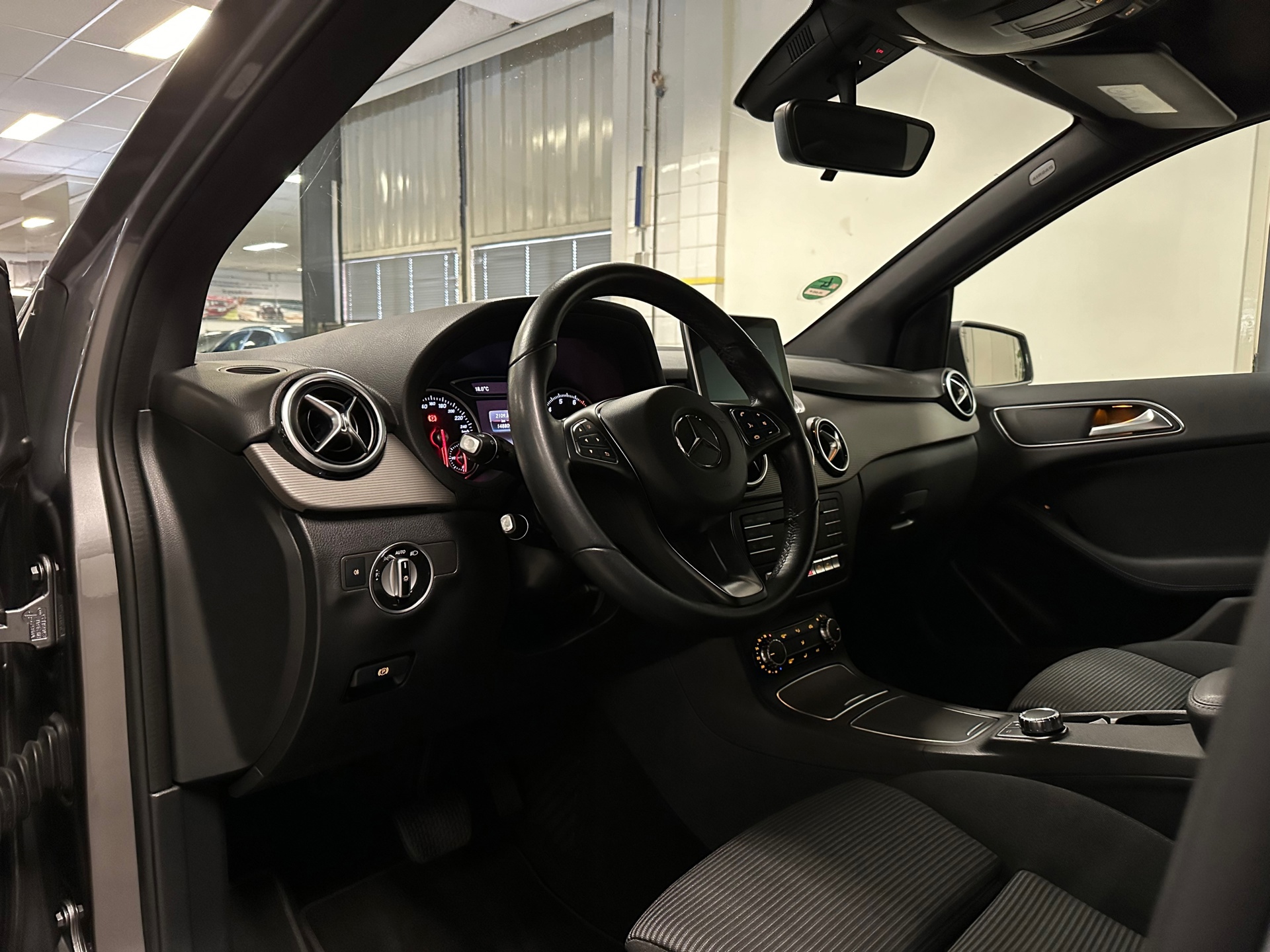 https://www.autokooy.nl//xml/images/45830947-12.JPG