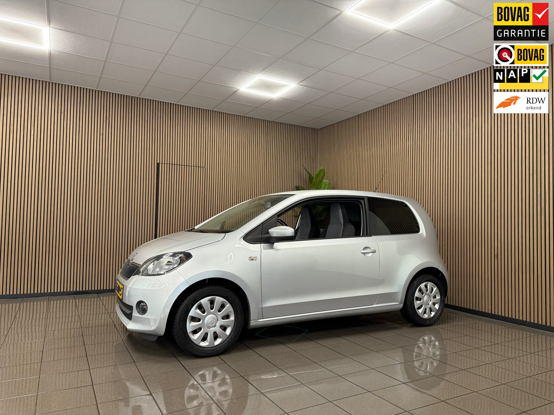 Skoda Citigo 1.0 Greentech Tour * Navigatie / Airco / Parkeersensoren / NL Auto + NAP *