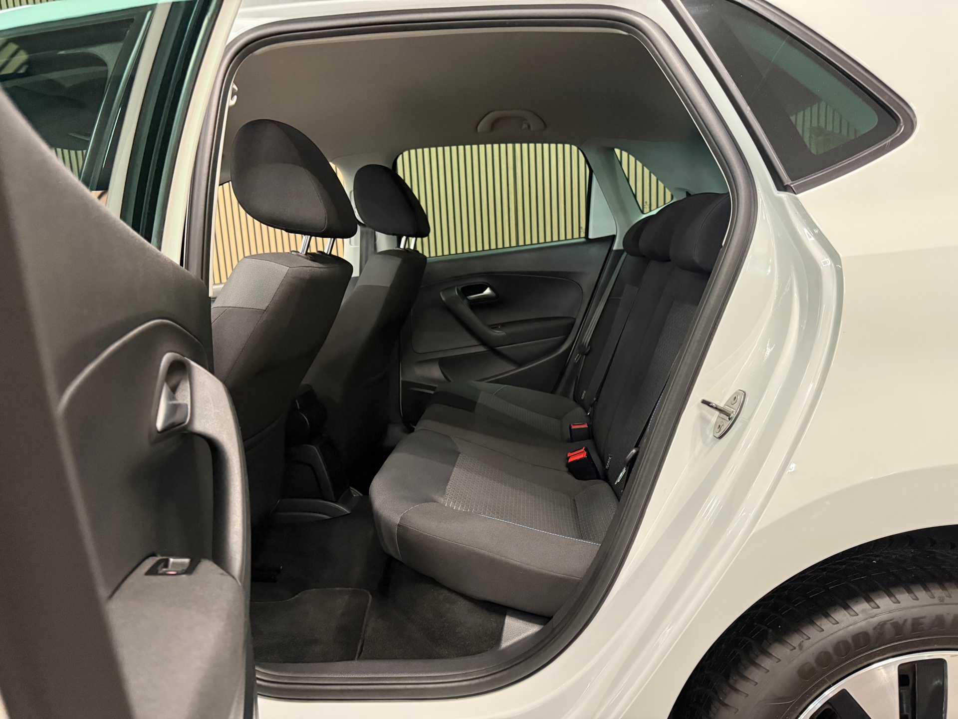 https://www.autokooy.nl//xml/images/45946300-23.JPG