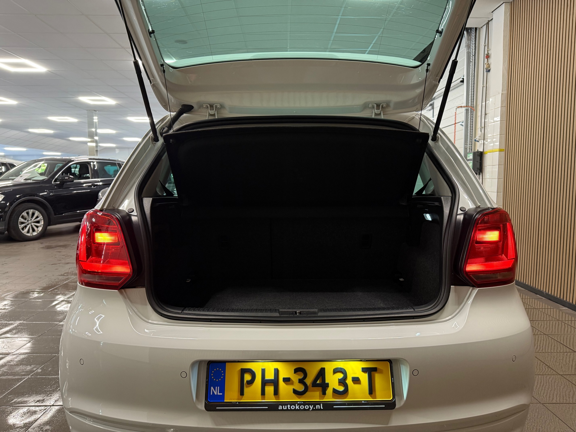 https://www.autokooy.nl//xml/images/45946300-5.JPG