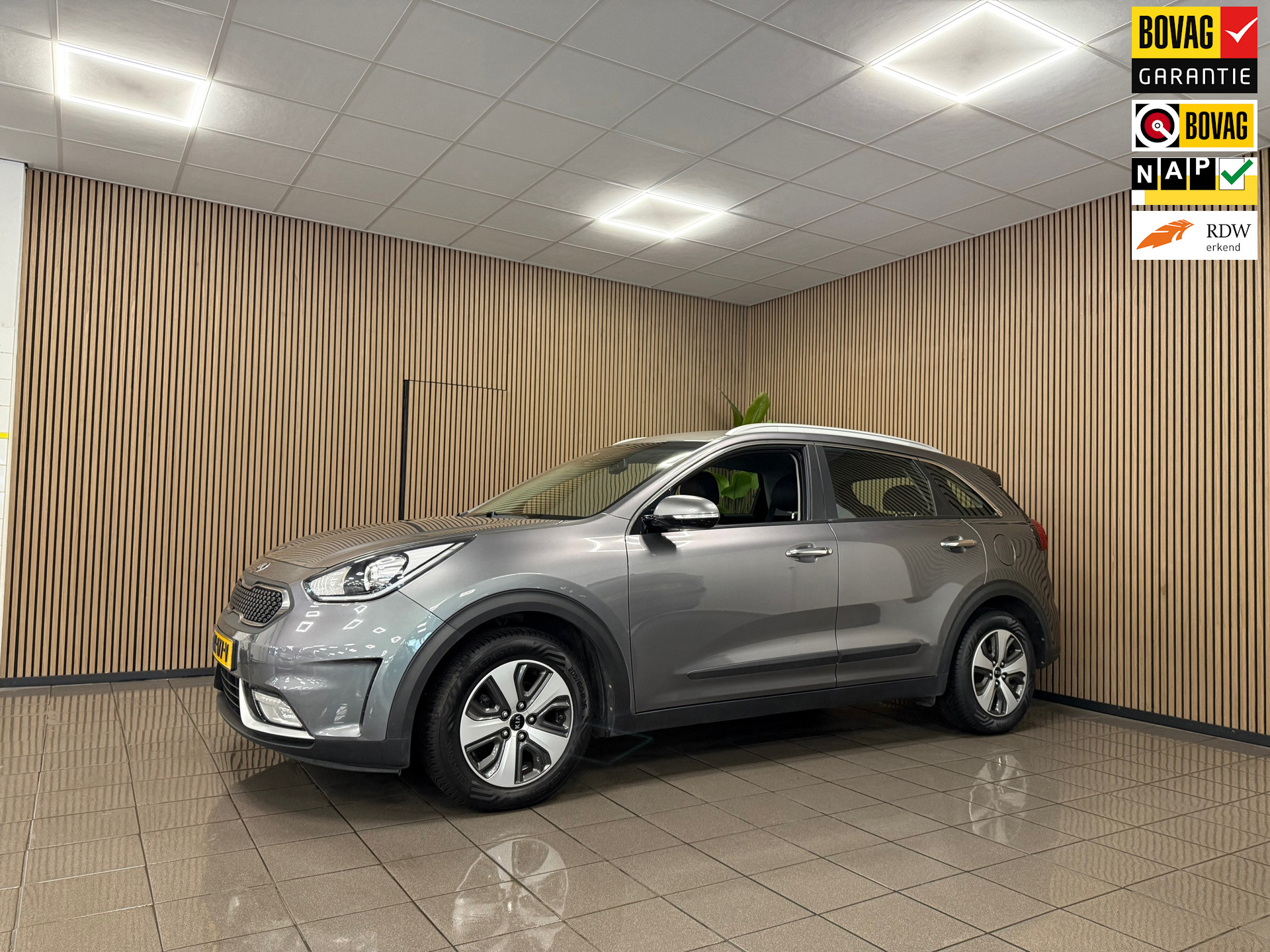 Kia Niro 1.6 GDi Hybrid ExecutiveLine * Dealer onderhouden / Camera / Navigatie / NL Auto *