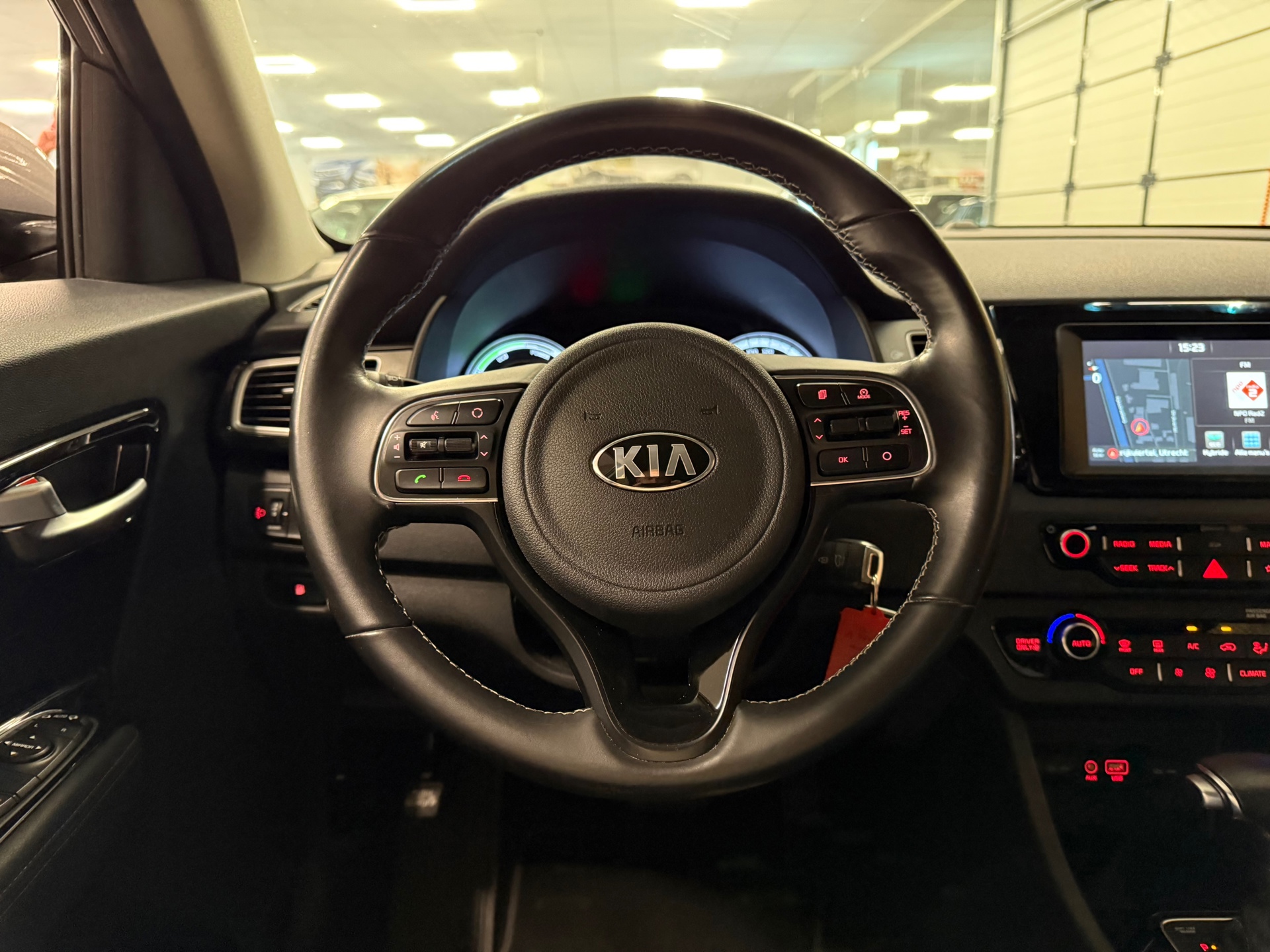 https://www.autokooy.nl//xml/images/45946356-13.JPG