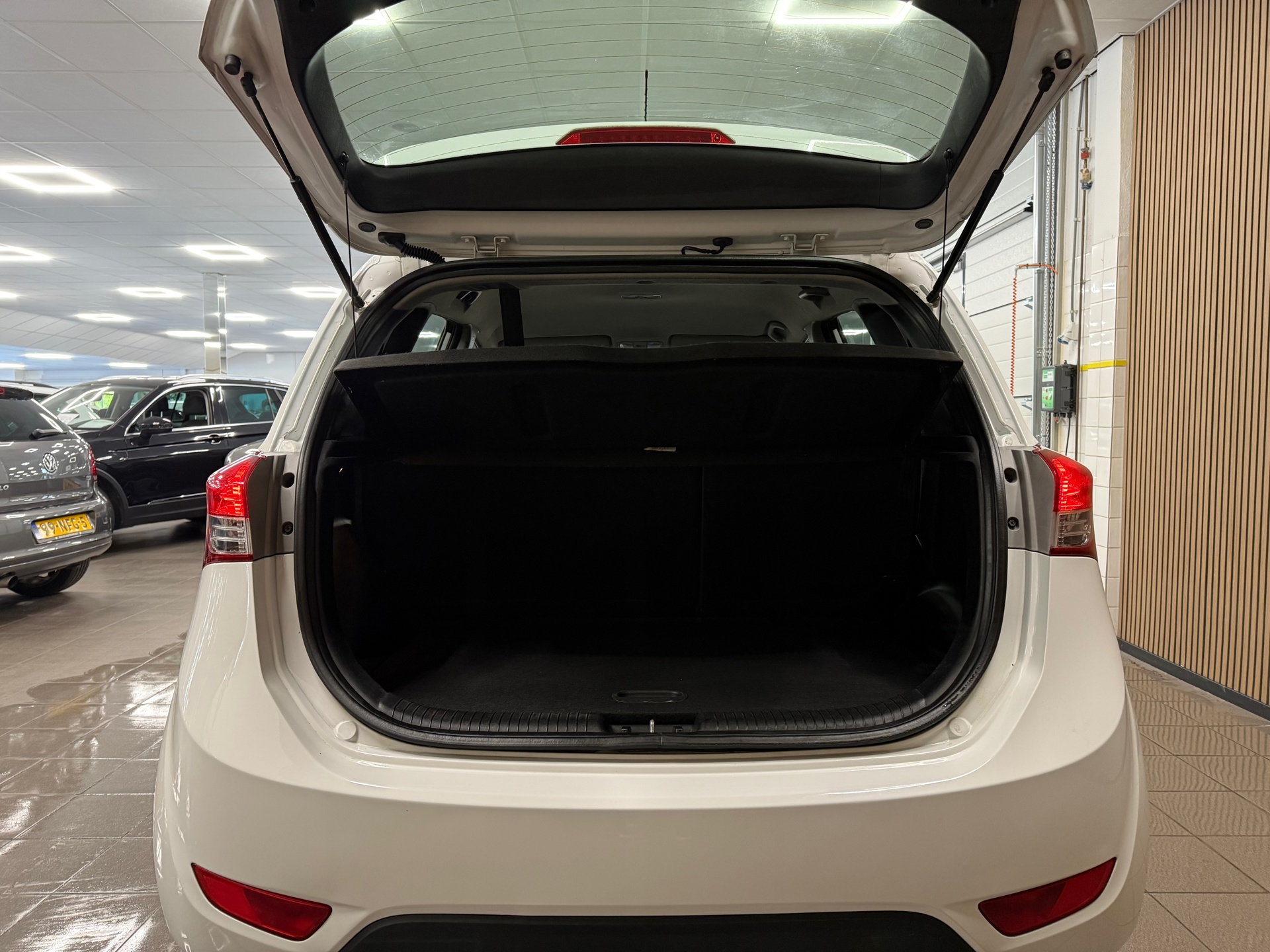 https://www.autokooy.nl//xml/images/46017082-5.JPG