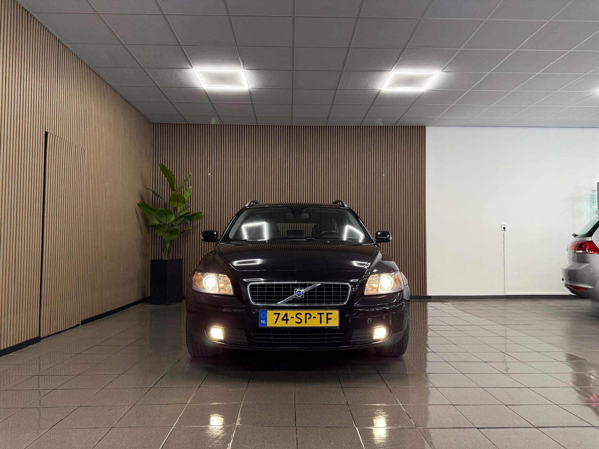 https://www.autokooy.nl//xml/images/46048706-8.JPG