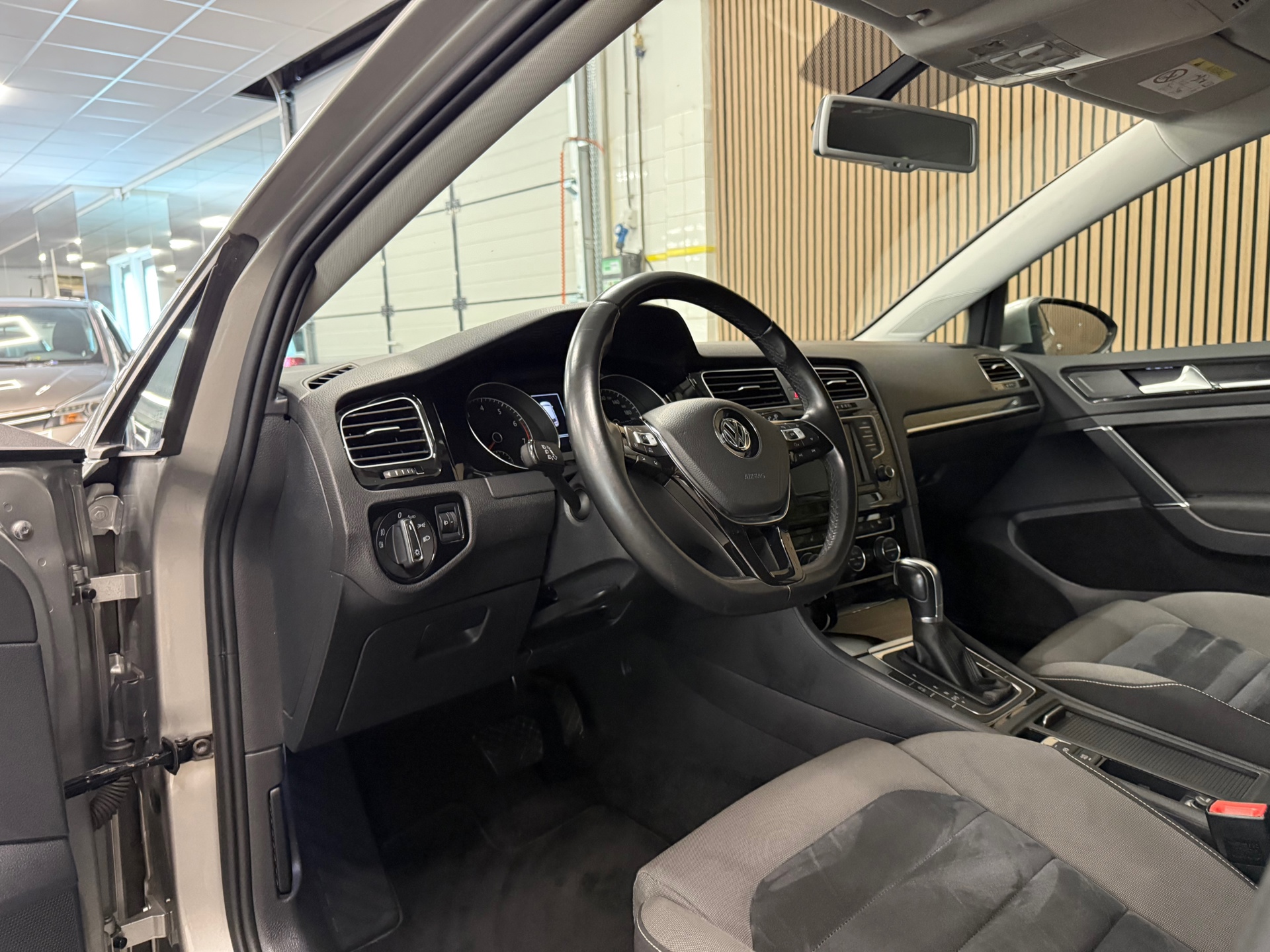 https://www.autokooy.nl//xml/images/46048929-12.JPG