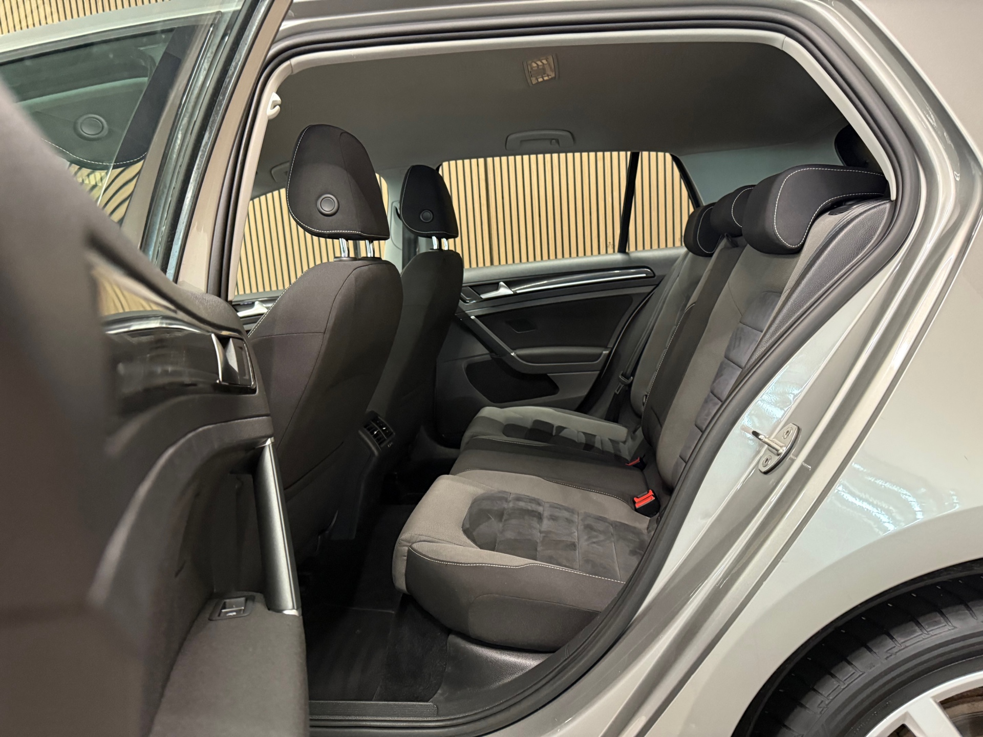 https://www.autokooy.nl//xml/images/46048929-23.JPG