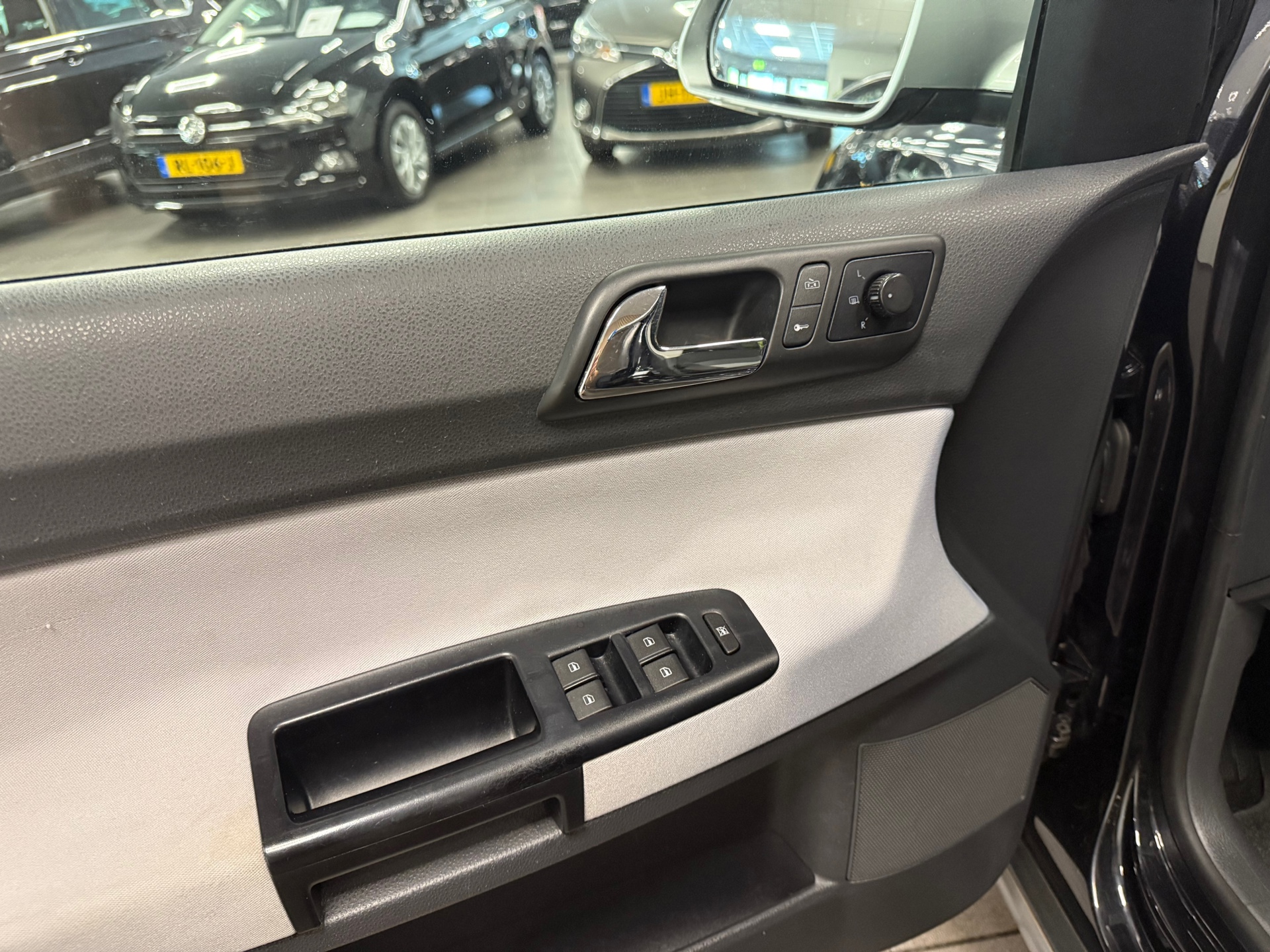 https://www.autokooy.nl//xml/images/46071971-10.JPG