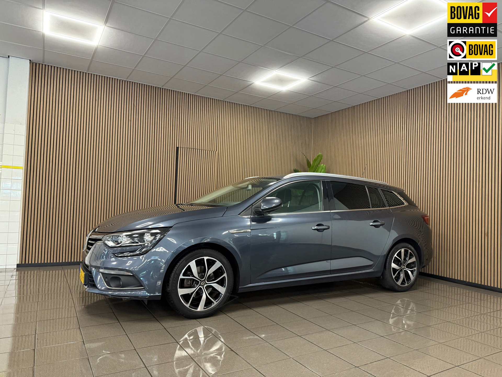 Renault Mégane Estate 1.3 TCe Bose * Automaat / Trekhaak / Camera / Navigatie / NL Auto *
