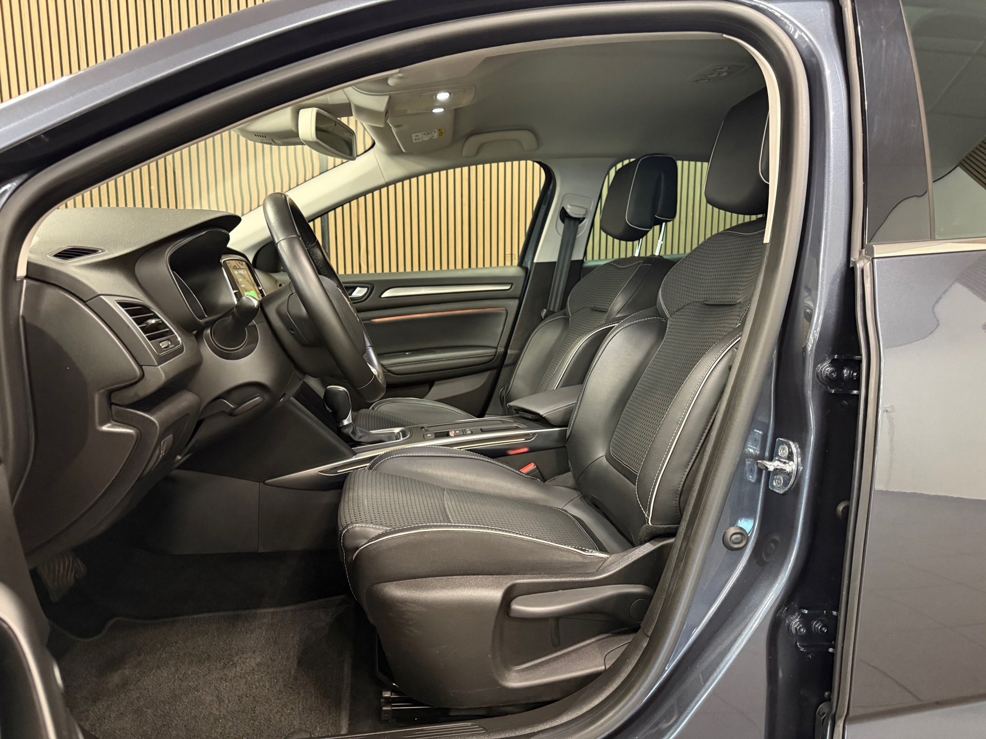 https://www.autokooy.nl//xml/images/46072557-12.JPG