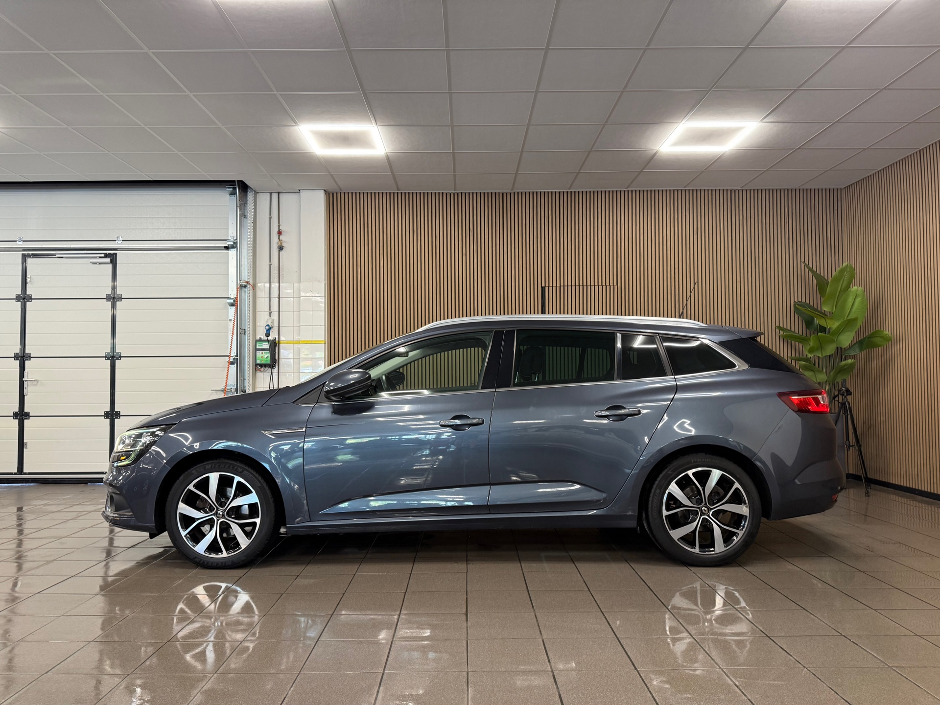 https://www.autokooy.nl//xml/images/46072557-2.JPG
