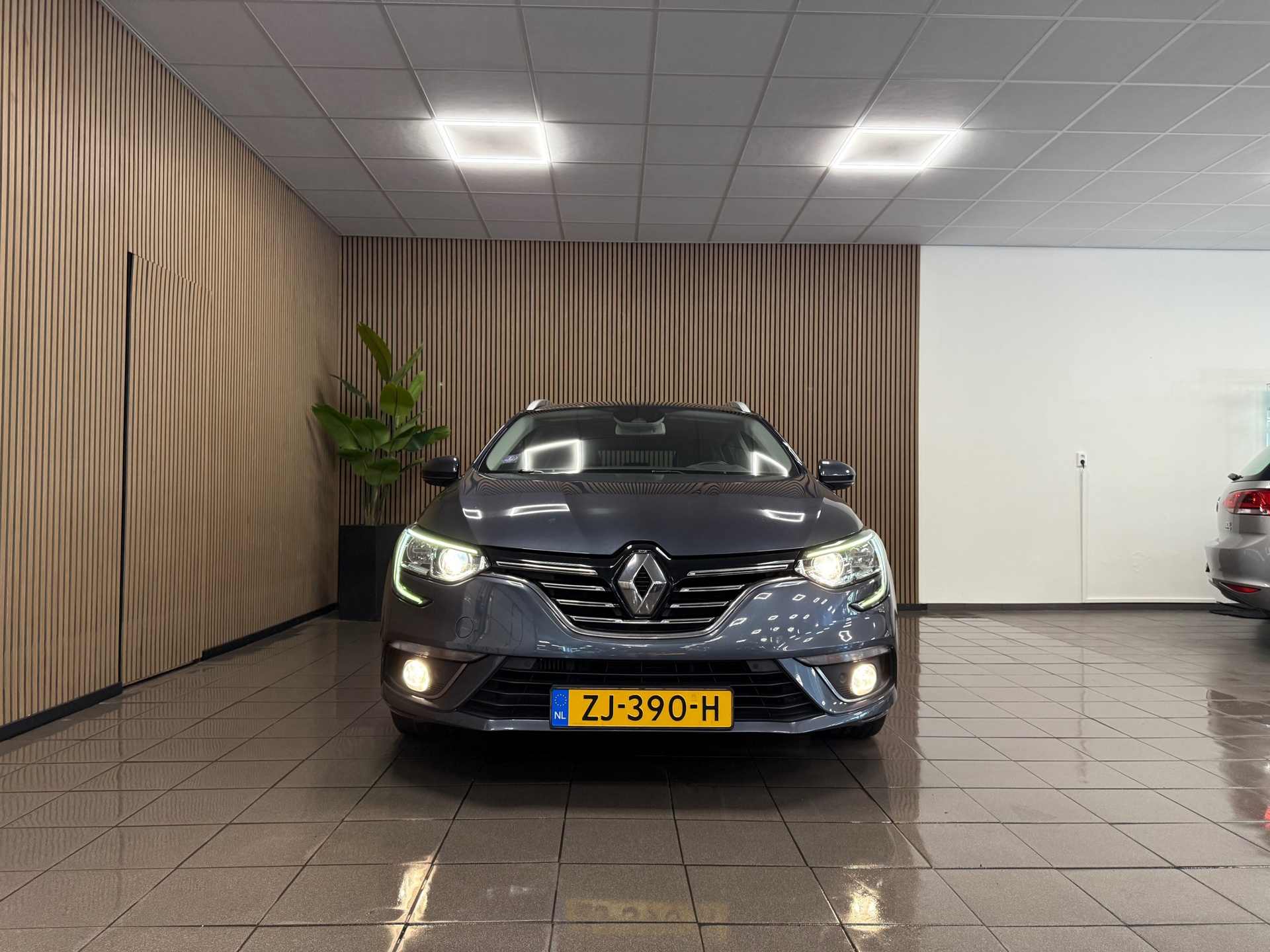 https://www.autokooy.nl//xml/images/46072557-8.JPG