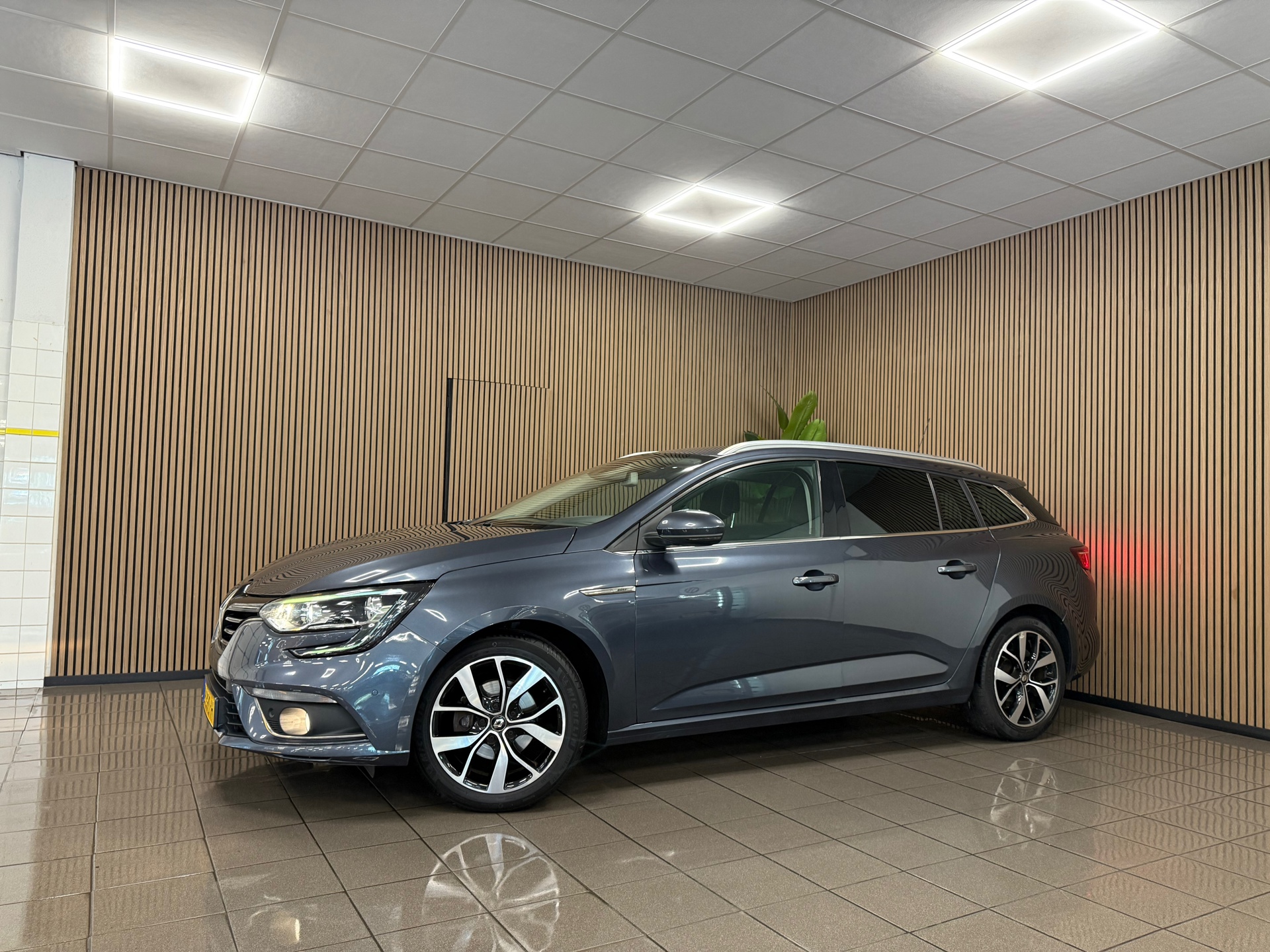 https://www.autokooy.nl//xml/images/46072557-9.JPG