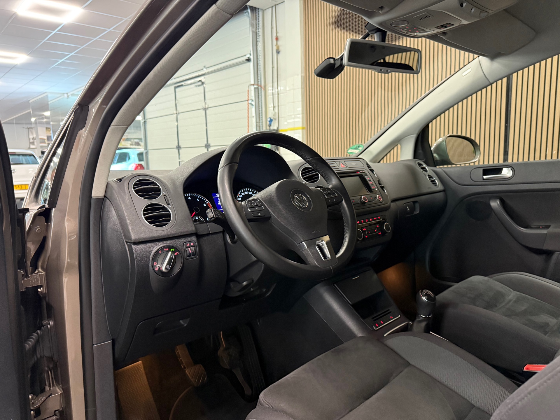 https://www.autokooy.nl//xml/images/46109238-12.JPG