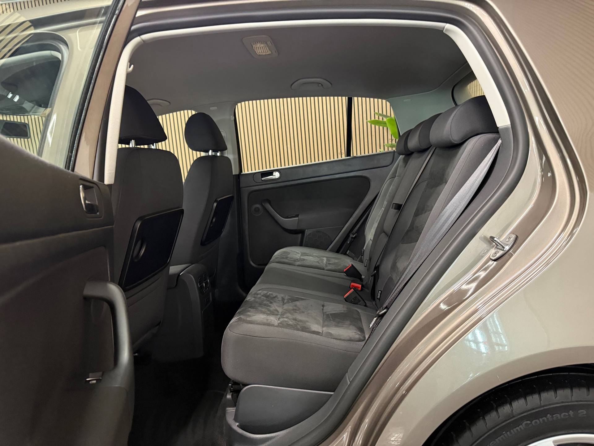 https://www.autokooy.nl//xml/images/46109238-23.JPG