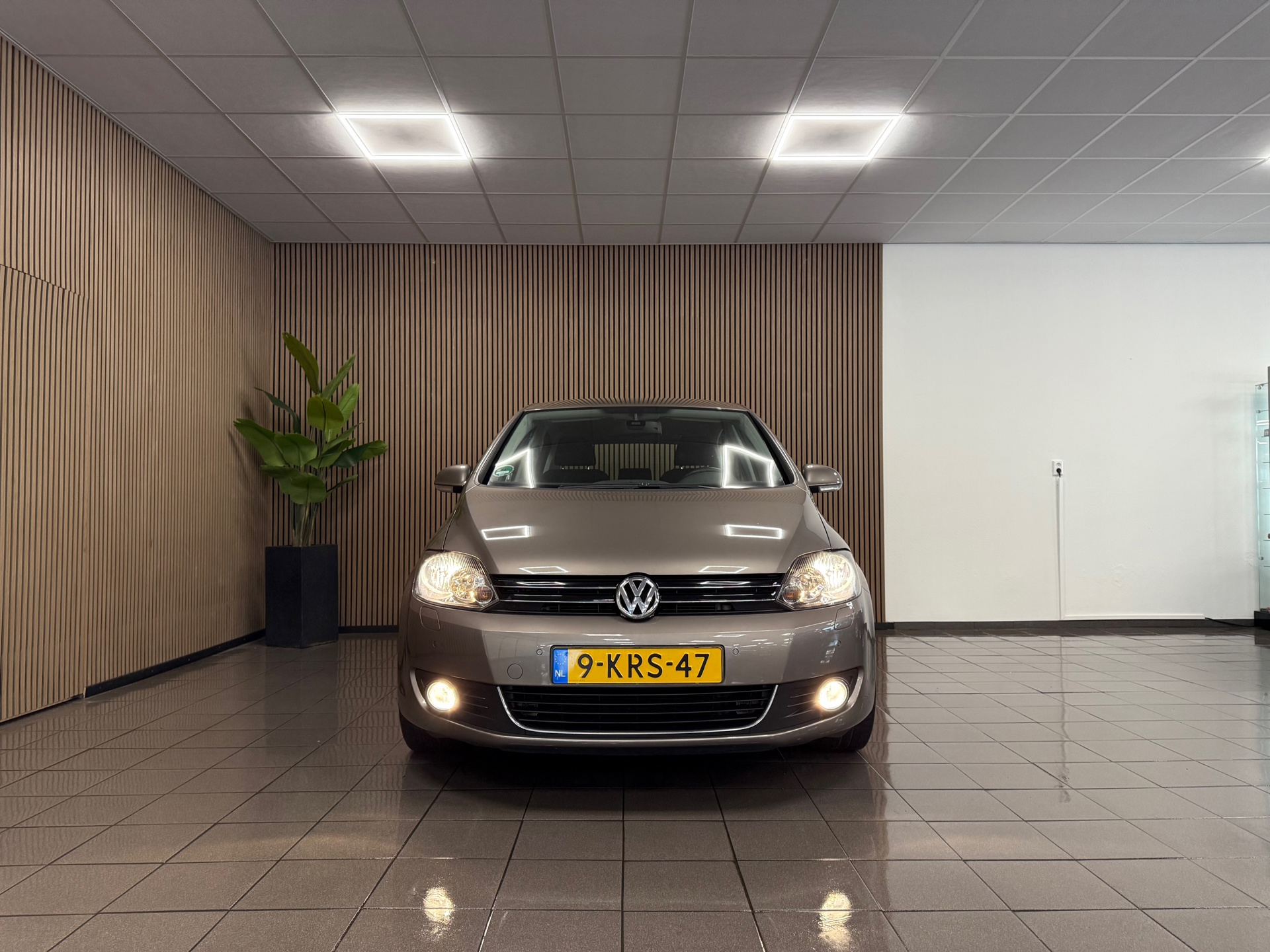 https://www.autokooy.nl//xml/images/46109238-8.JPG
