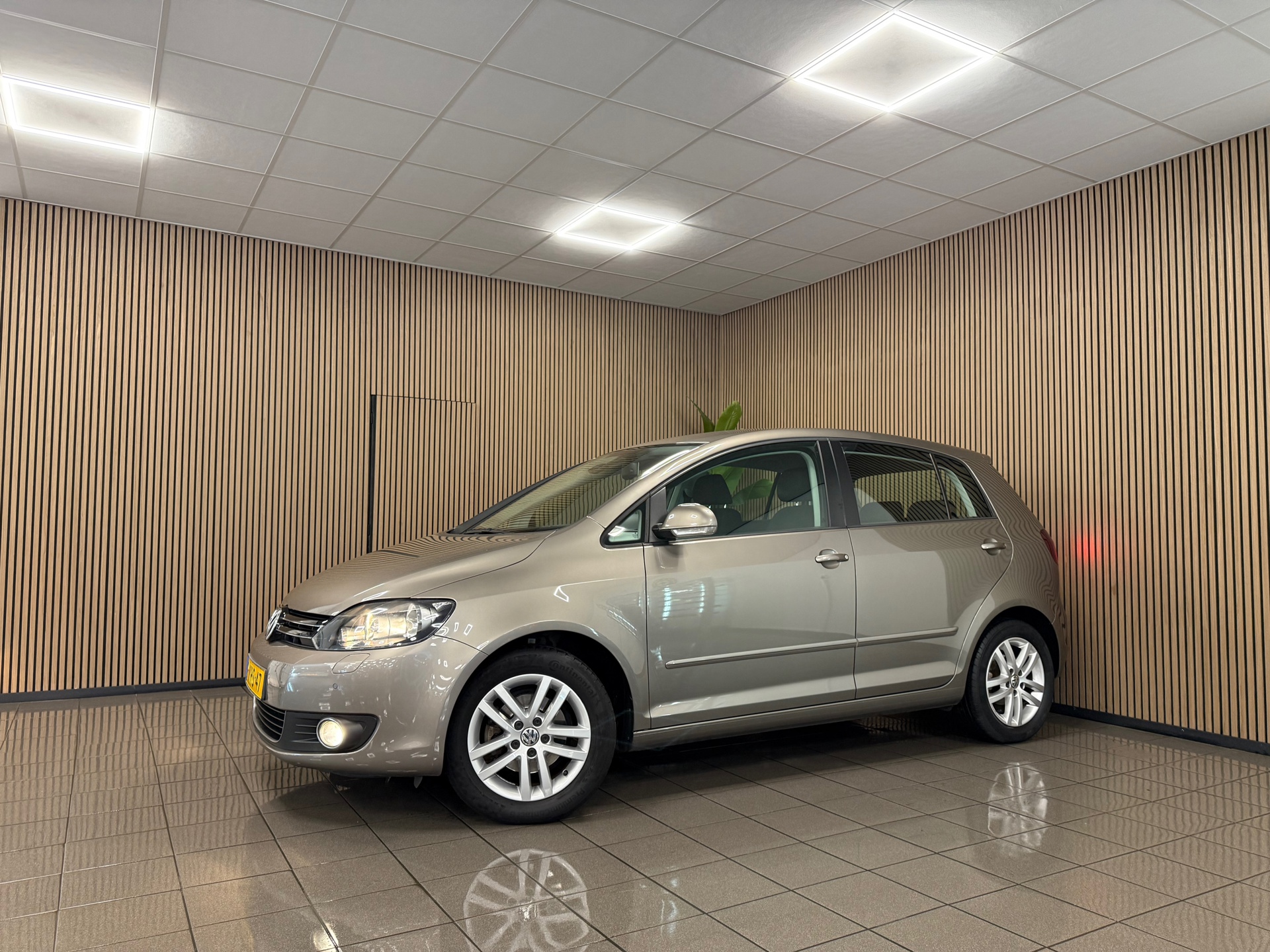 https://www.autokooy.nl//xml/images/46109238-9.JPG