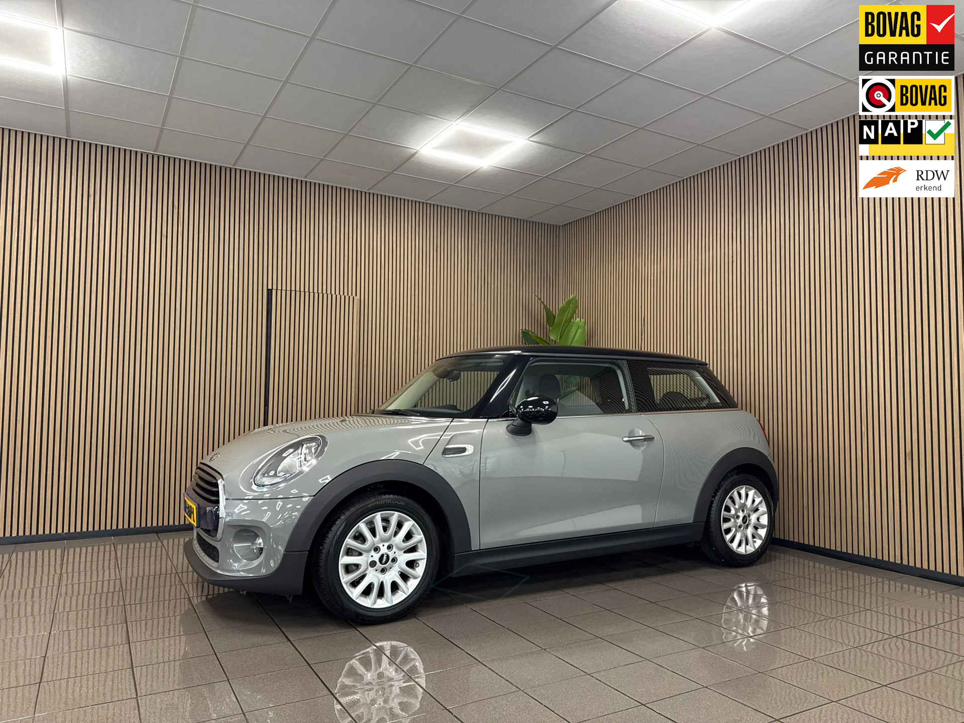 Mini Mini 1.5 Cooper Business * Automaat / 48.709 km + NAP / Navigatie / NL Auto *