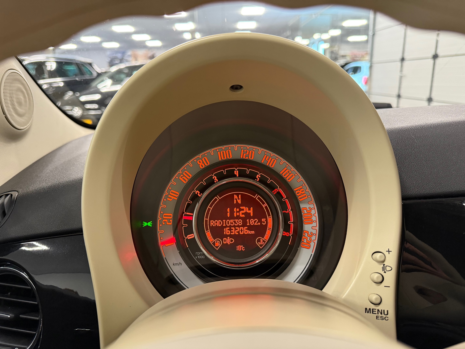 https://www.autokooy.nl//xml/images/46137254-16.JPG