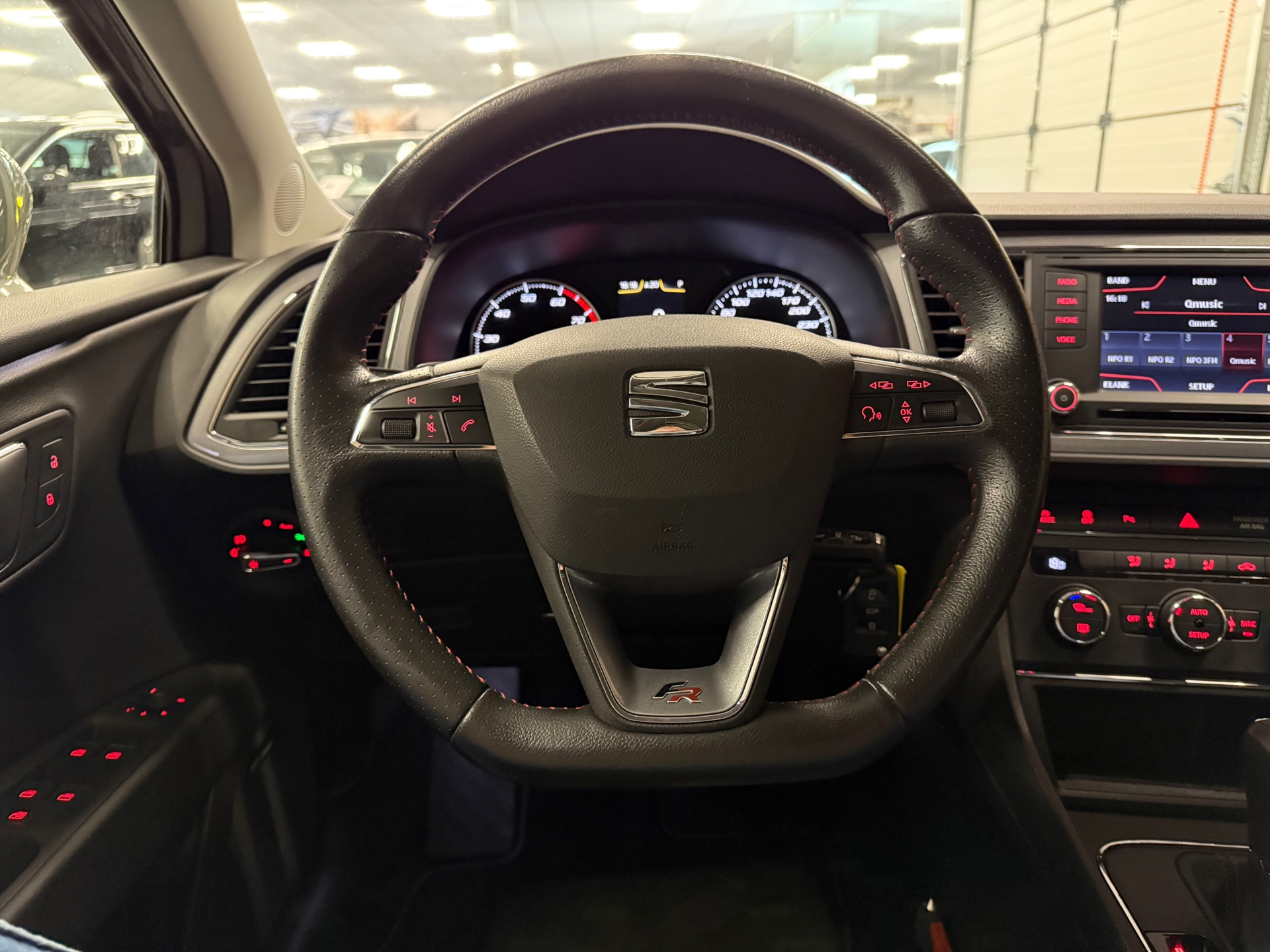 https://www.autokooy.nl//xml/images/46137339-13.JPG