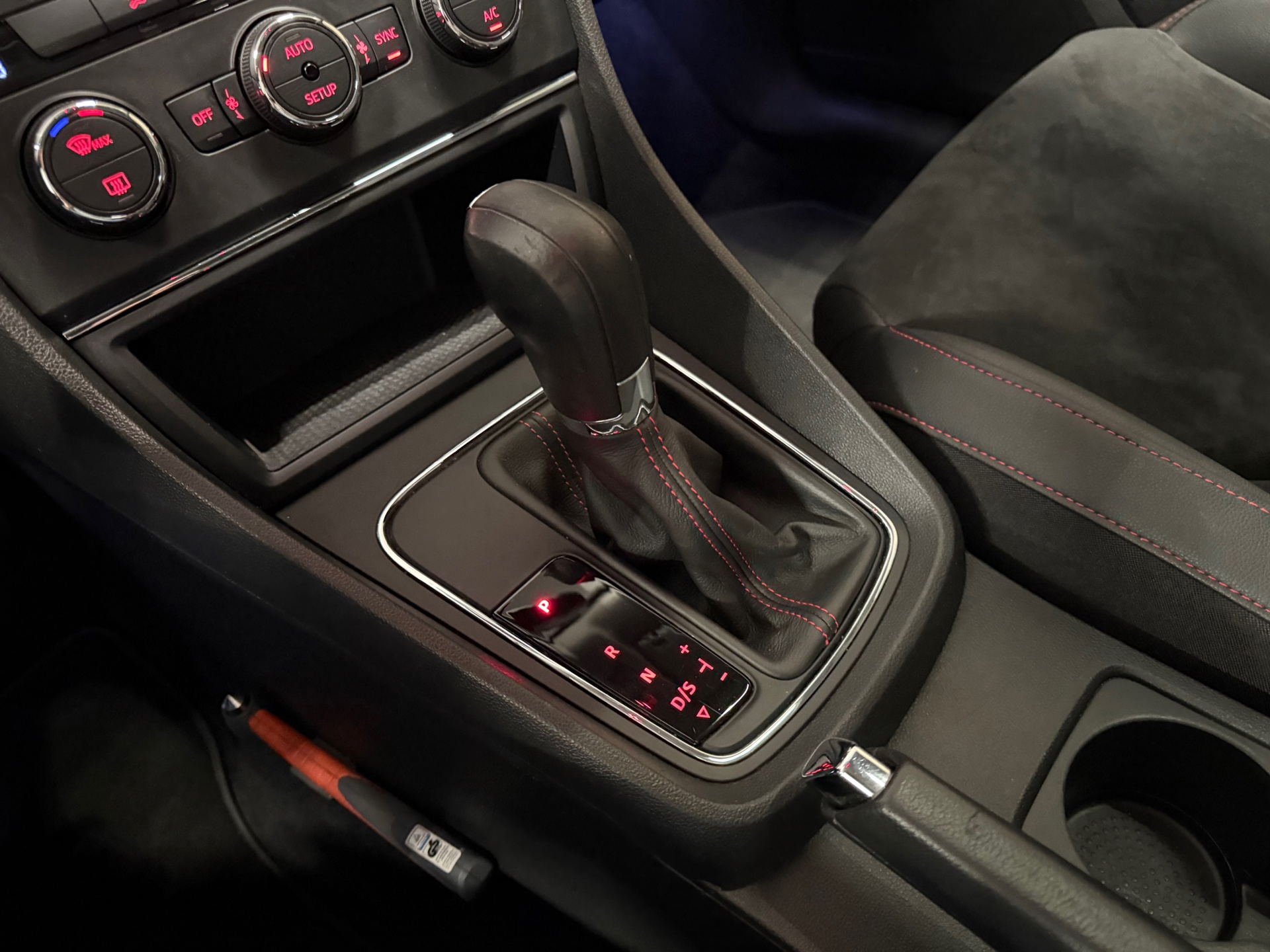 https://www.autokooy.nl//xml/images/46137339-19.JPG