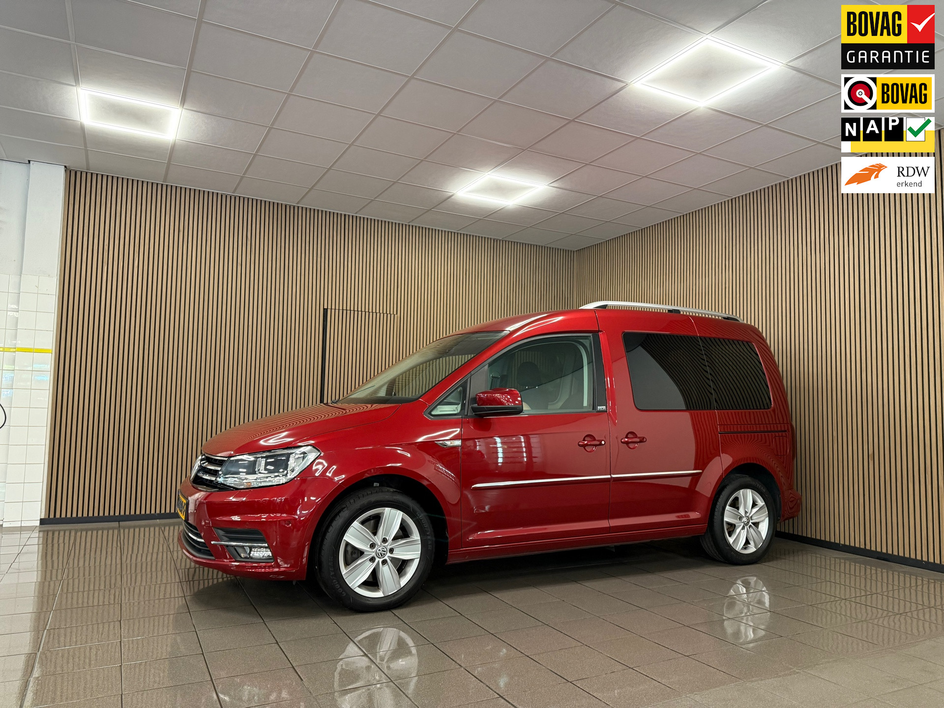 Volkswagen Caddy 1.4 TSI * Trekhaak / Parkeersensoren / Navigatie / Camera / Stoelverwarming *