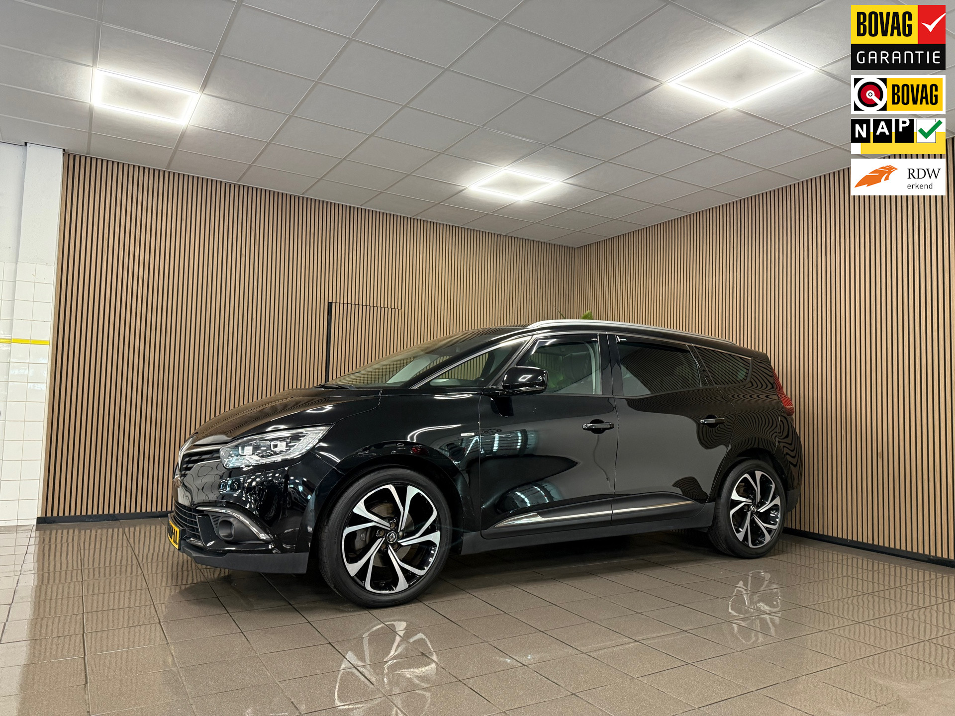 Renault Grand Scénic 1.3 TCe Bose * Automaat / Panoramadak / Leder / Camera / Navigatie *