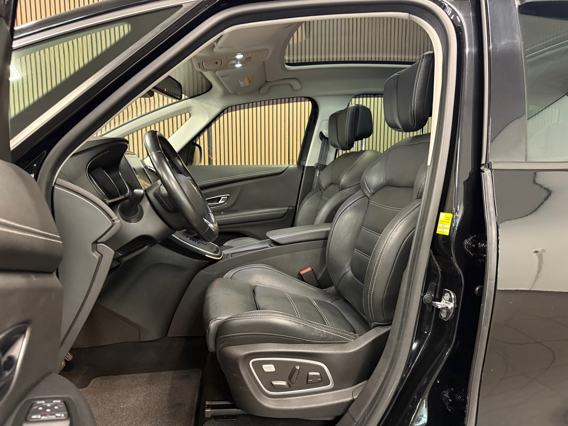 https://www.autokooy.nl//xml/images/46164829-12.JPG