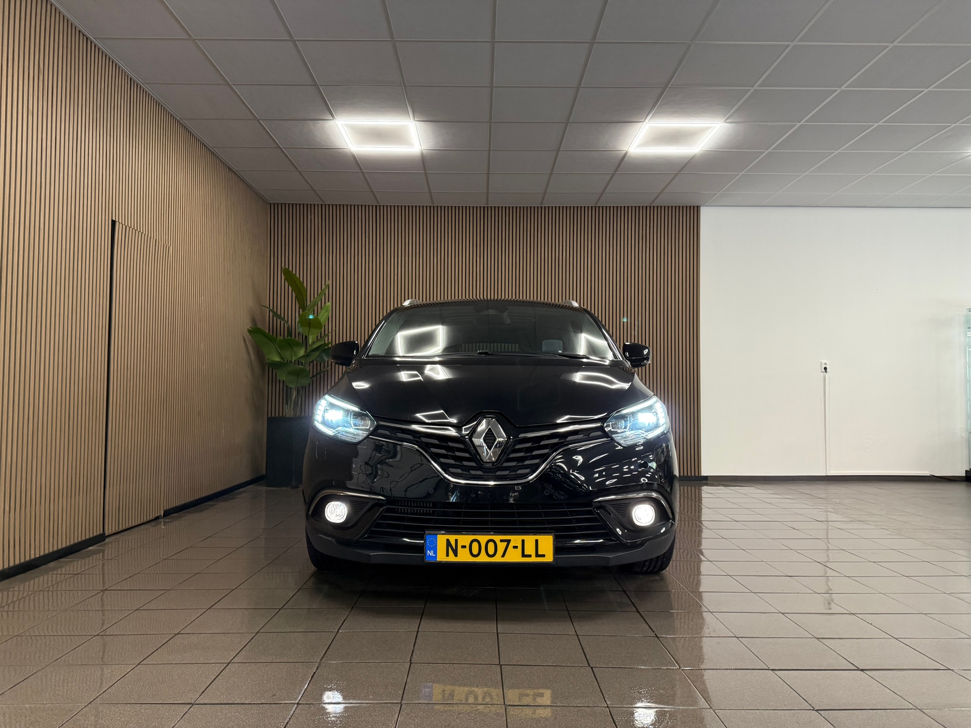 https://www.autokooy.nl//xml/images/46164829-8.JPG