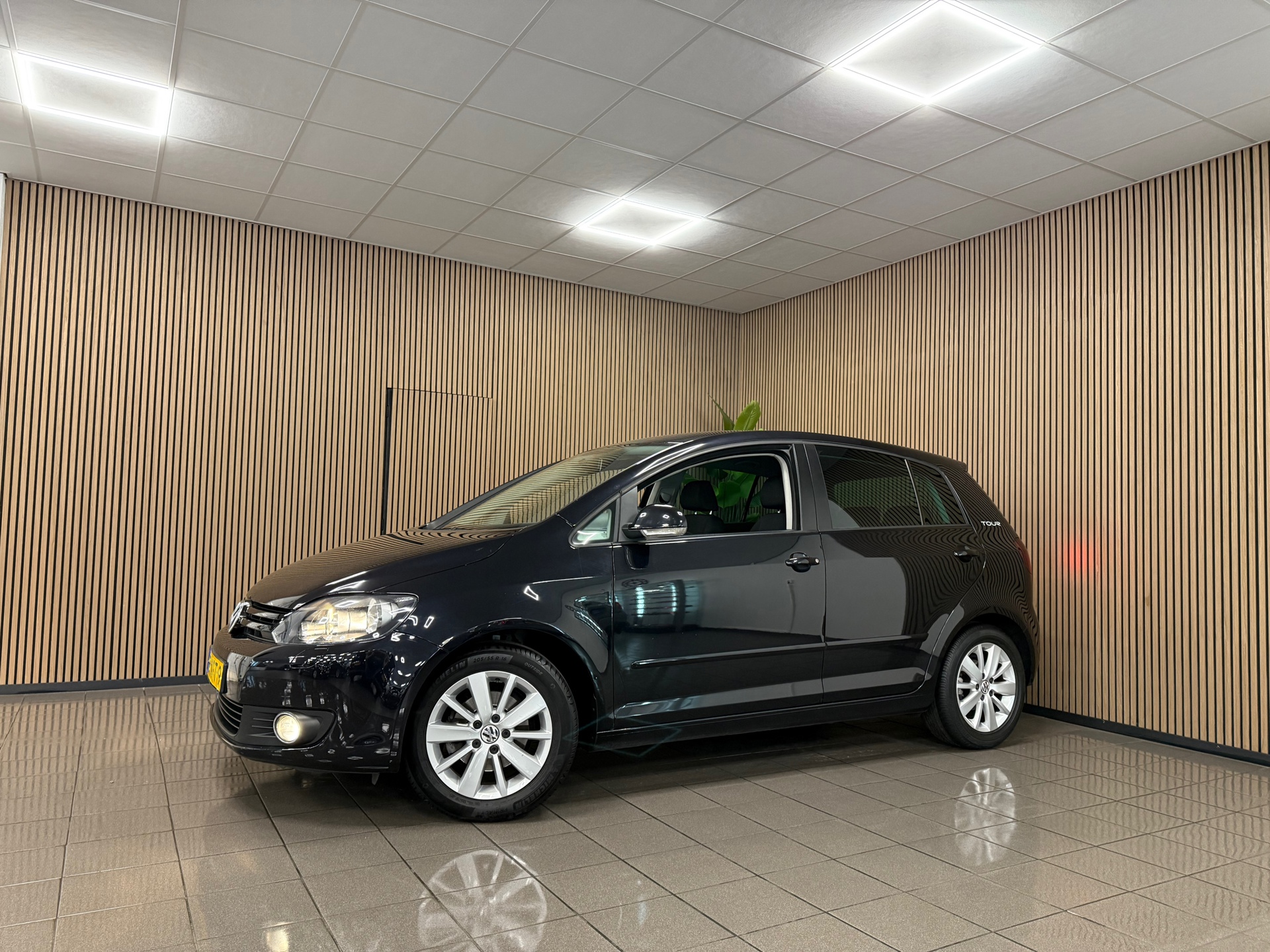 https://www.autokooy.nl//xml/images/46184225-9.JPG