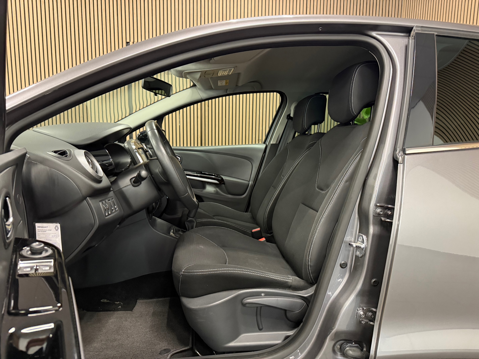 https://www.autokooy.nl//xml/images/46231277-11.JPG