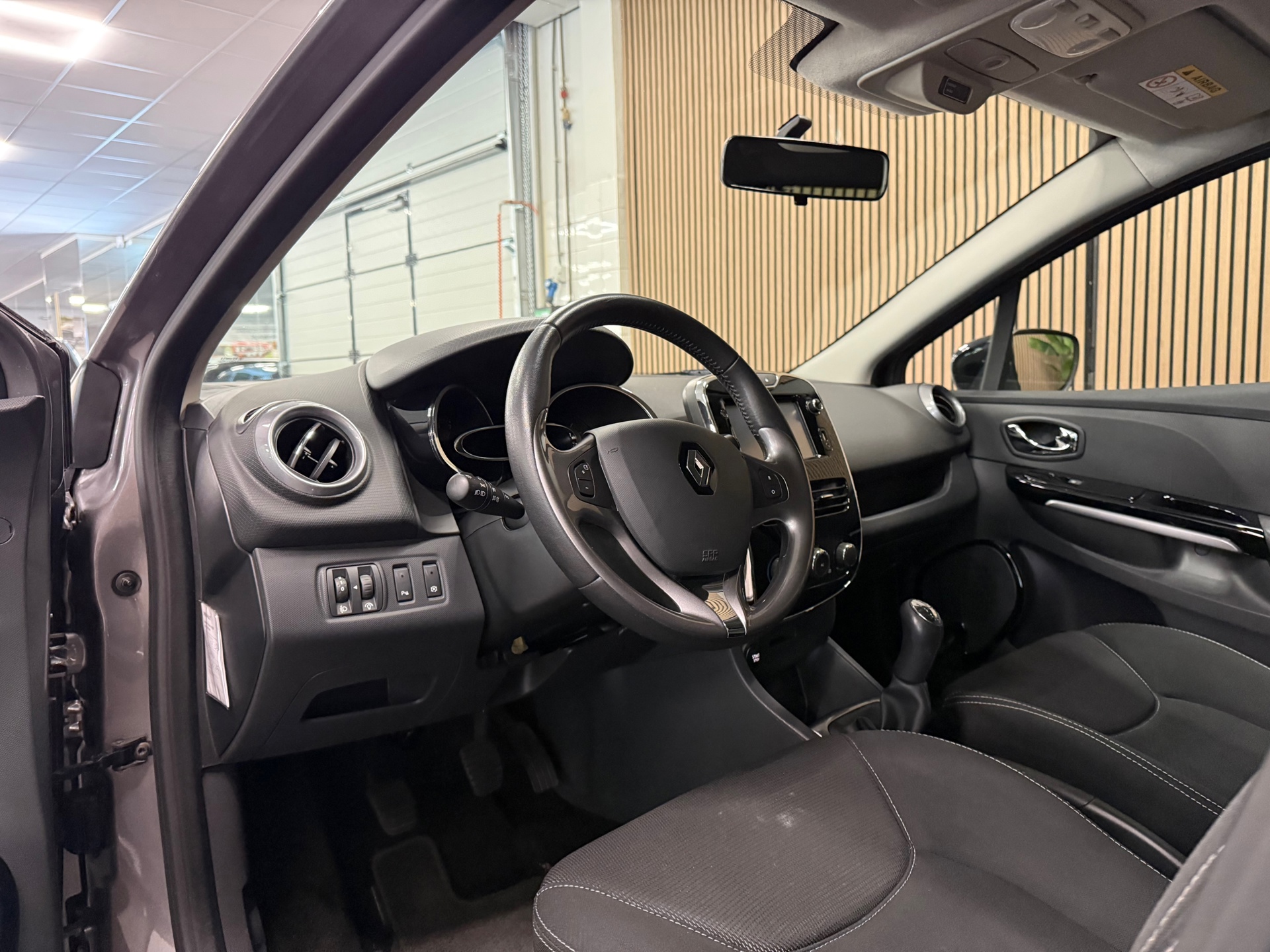 https://www.autokooy.nl//xml/images/46231277-12.JPG