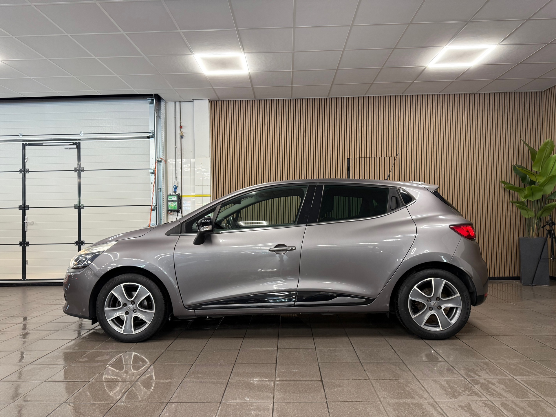 https://www.autokooy.nl//xml/images/46231277-2.JPG